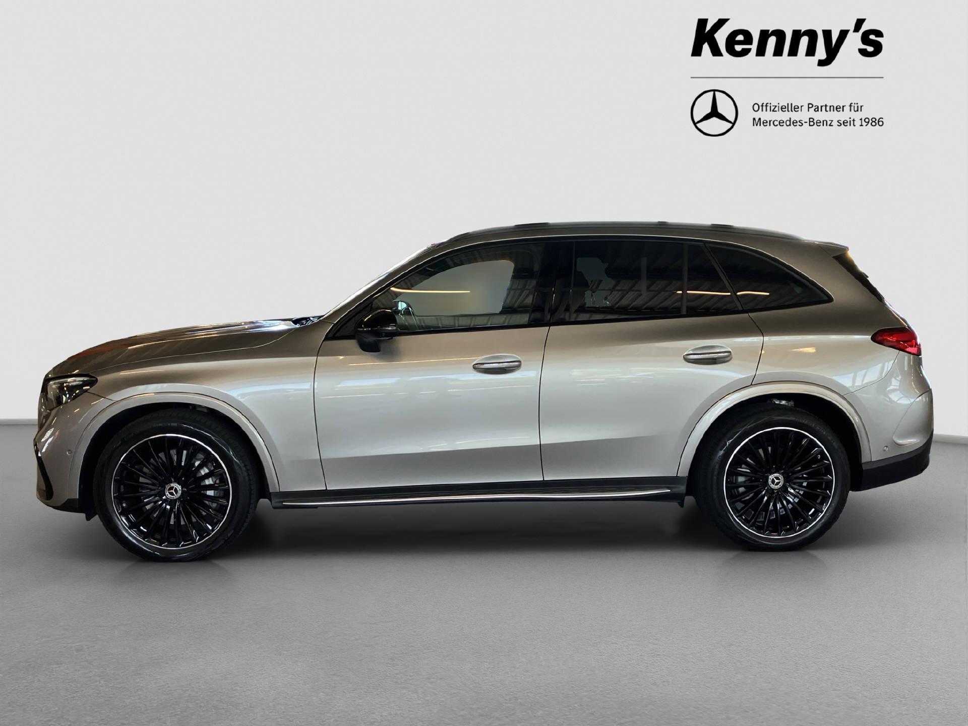 MERCEDES-BENZ GLC 200 AMG Line 4MATIC-showroom-element-2