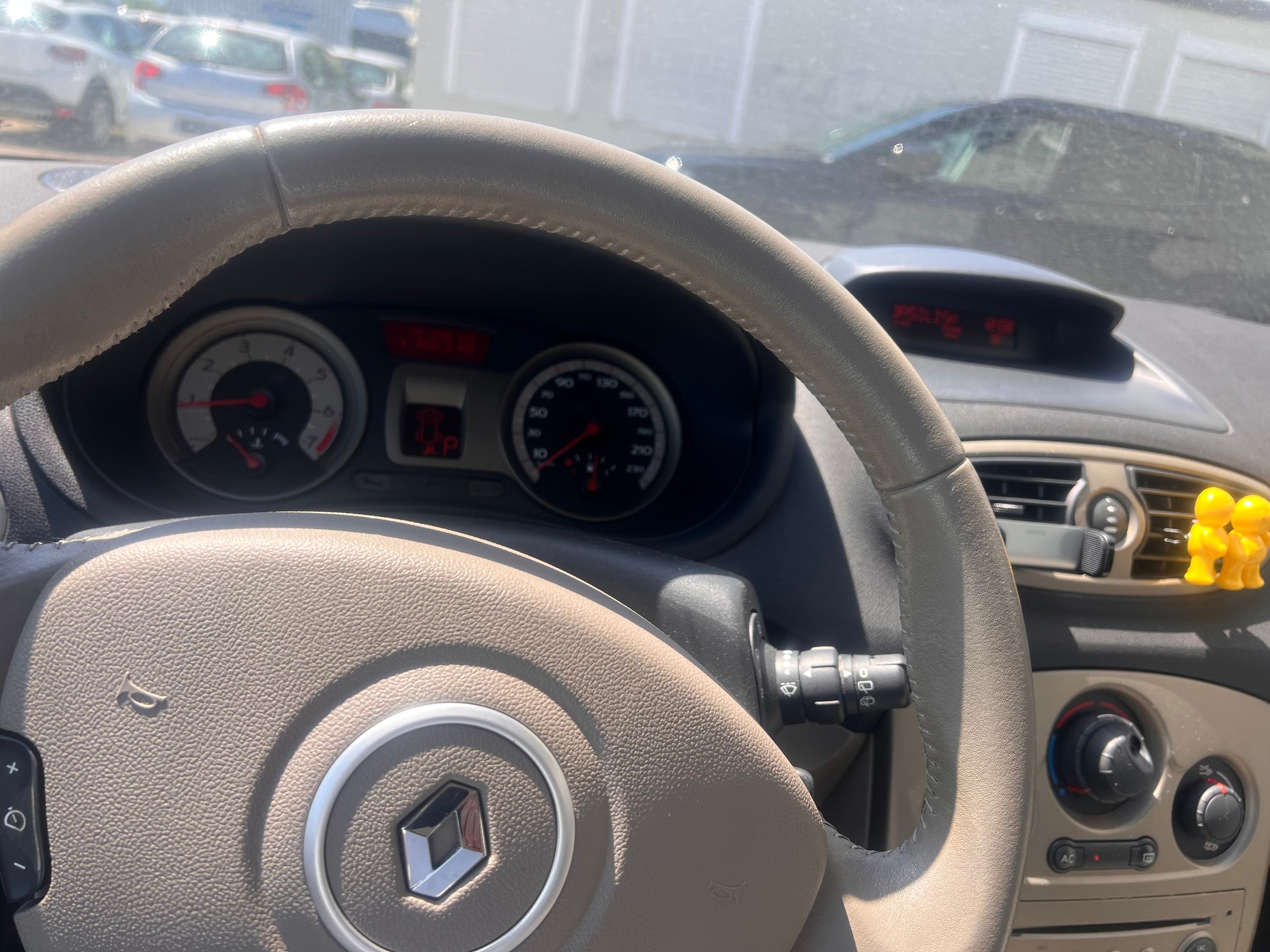 RENAULT Clio 1.6 16V Dynamique-image-11