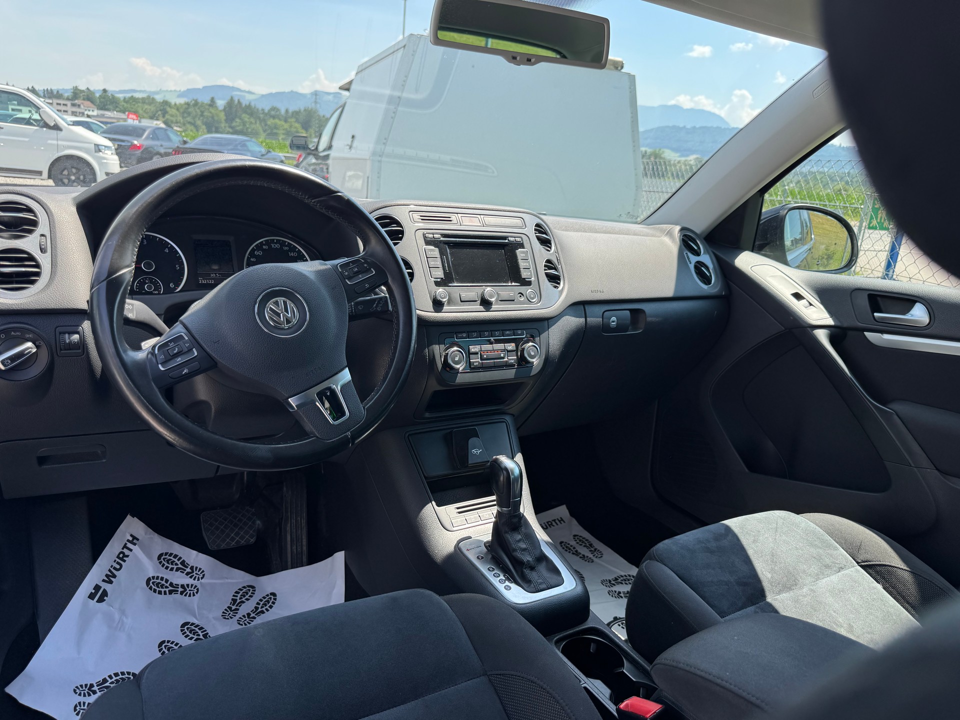 VW Tiguan 2.0 TDI BMT Cup R-Line 4Motion DSG-image-13