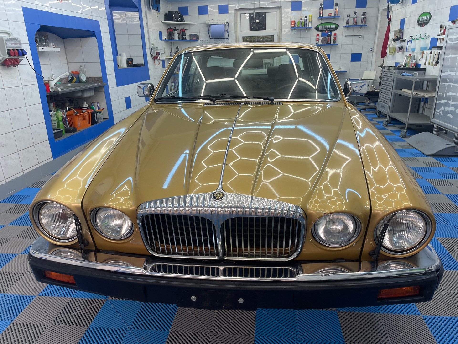 DAIMLER 4.2 Sovereign-image-0