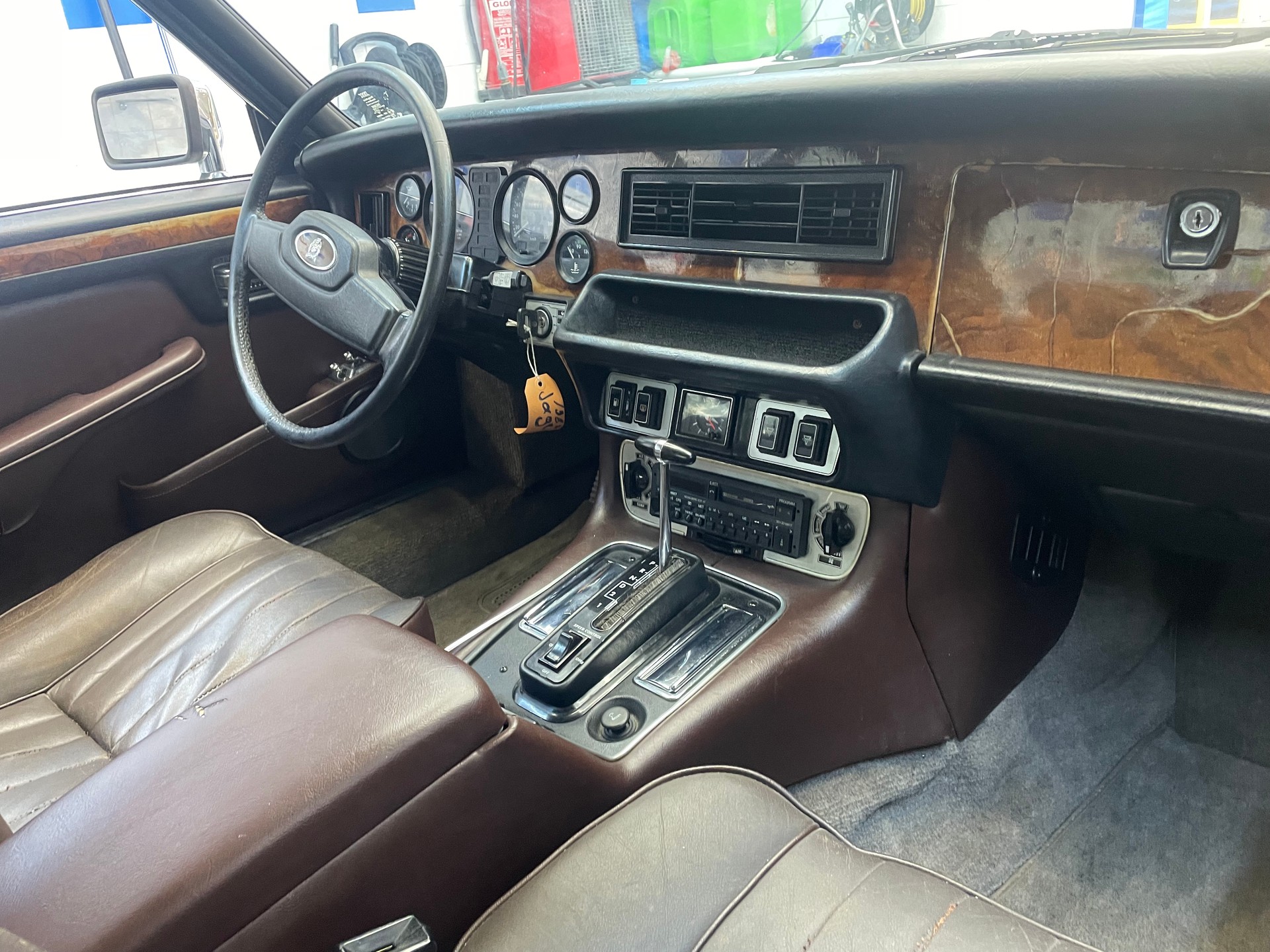 DAIMLER 4.2 Sovereign-image-10