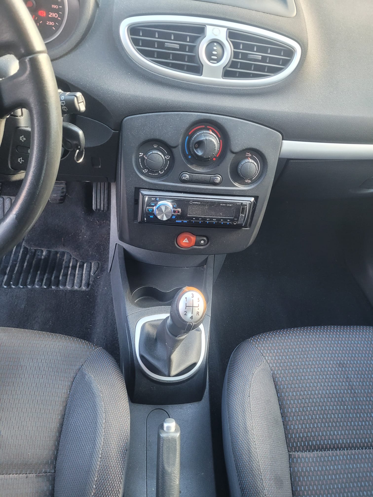 RENAULT Clio 1.6 16V Dynamique-image-4