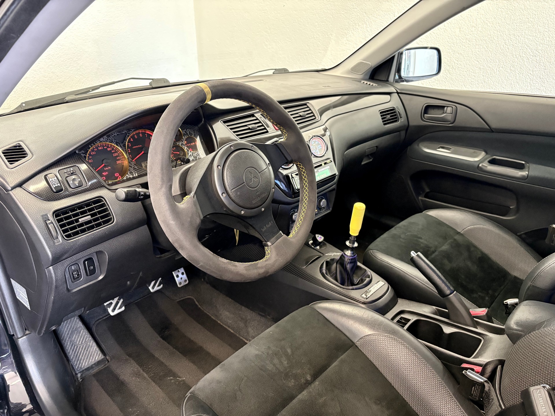 MITSUBISHI EVO IX-image-14