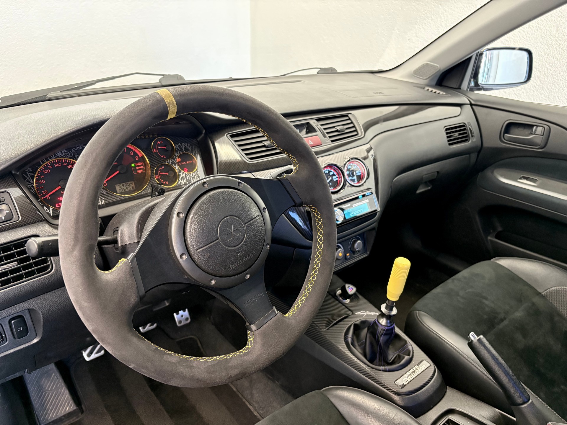 MITSUBISHI EVO IX-image-15