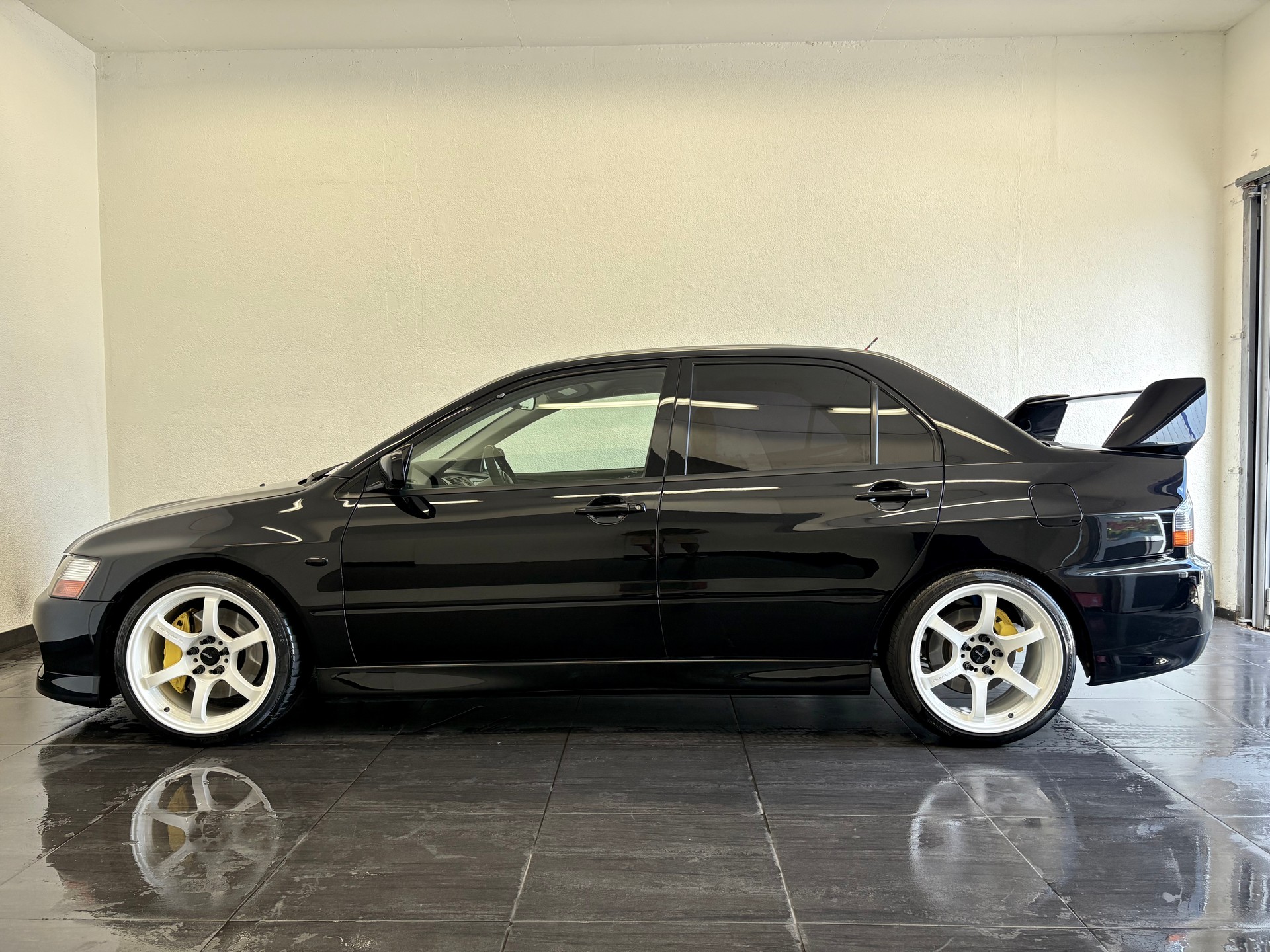 MITSUBISHI EVO IX-image-4