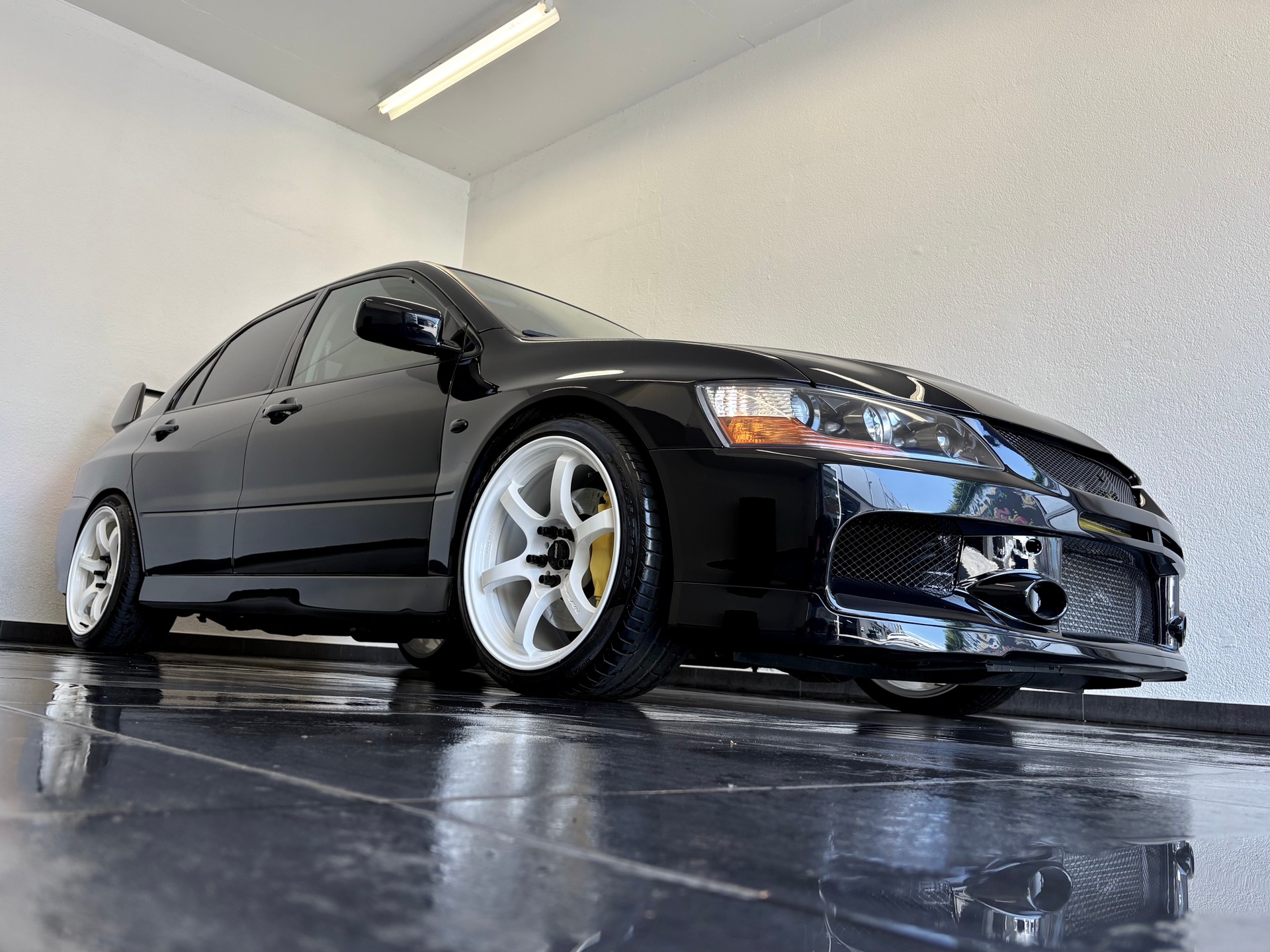 MITSUBISHI EVO IX-image-1