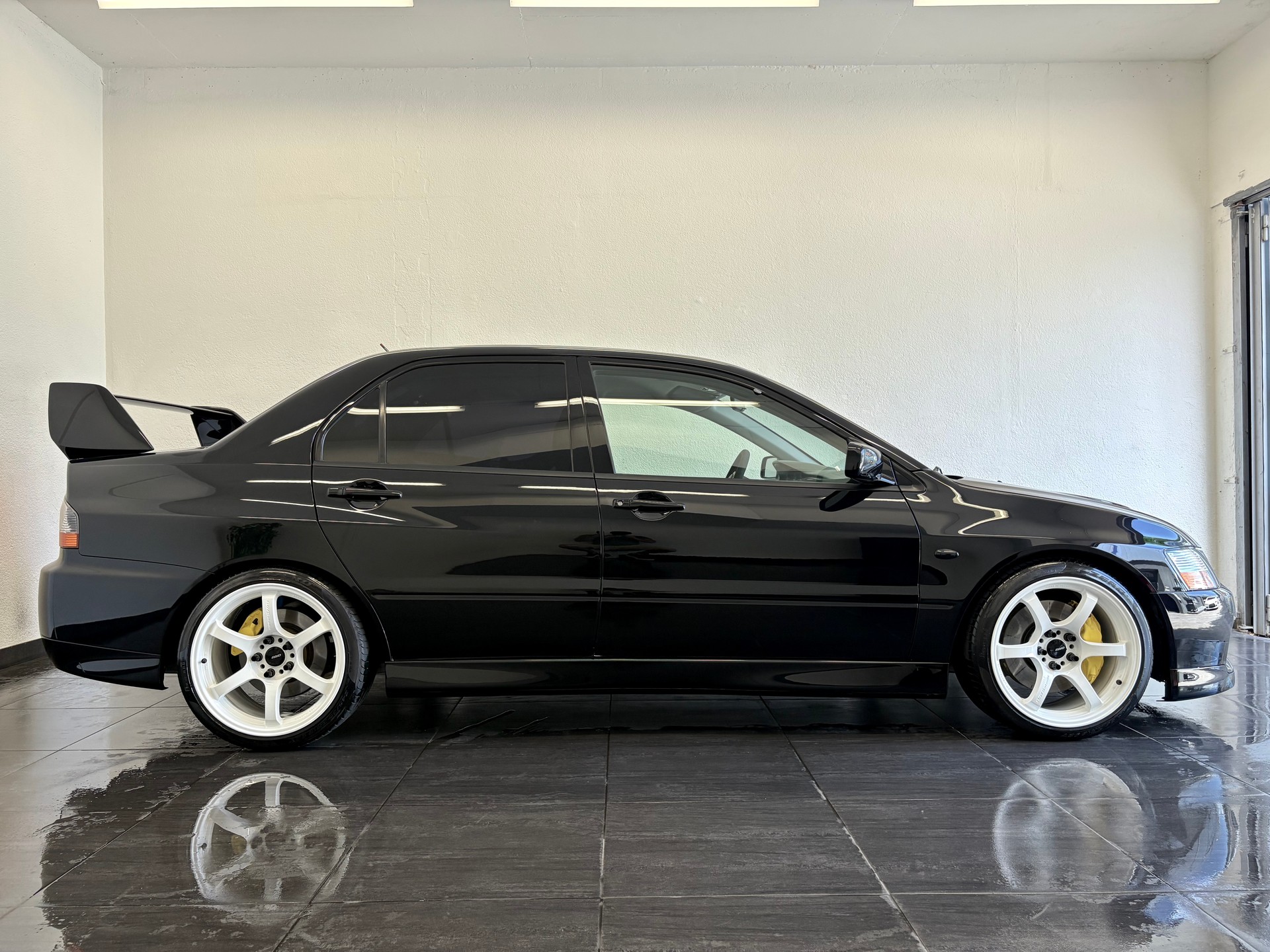MITSUBISHI EVO IX-image-3