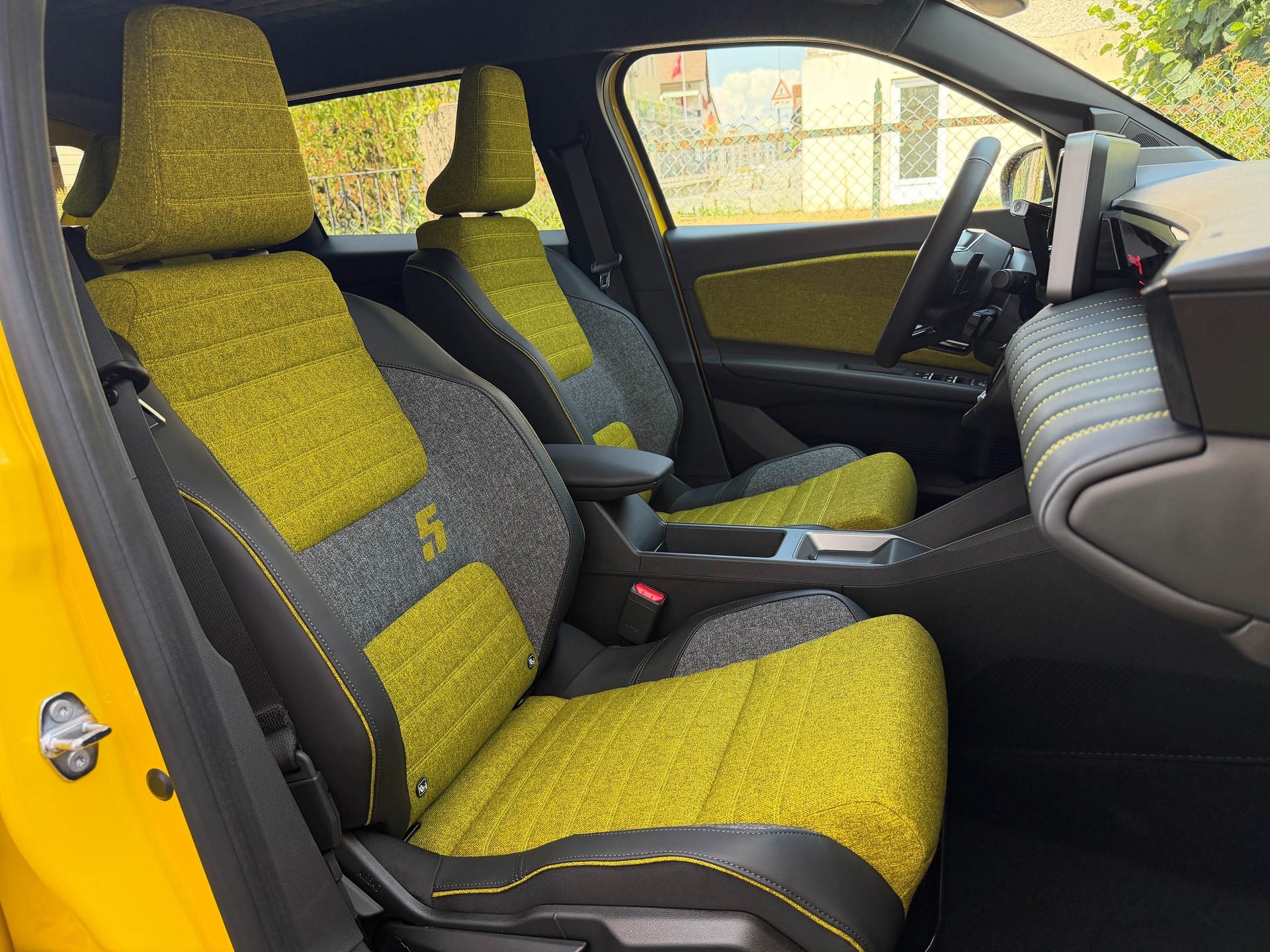 RENAULT R5 E-Tech Comfort Range 52 kWh Iconic Five-image-9