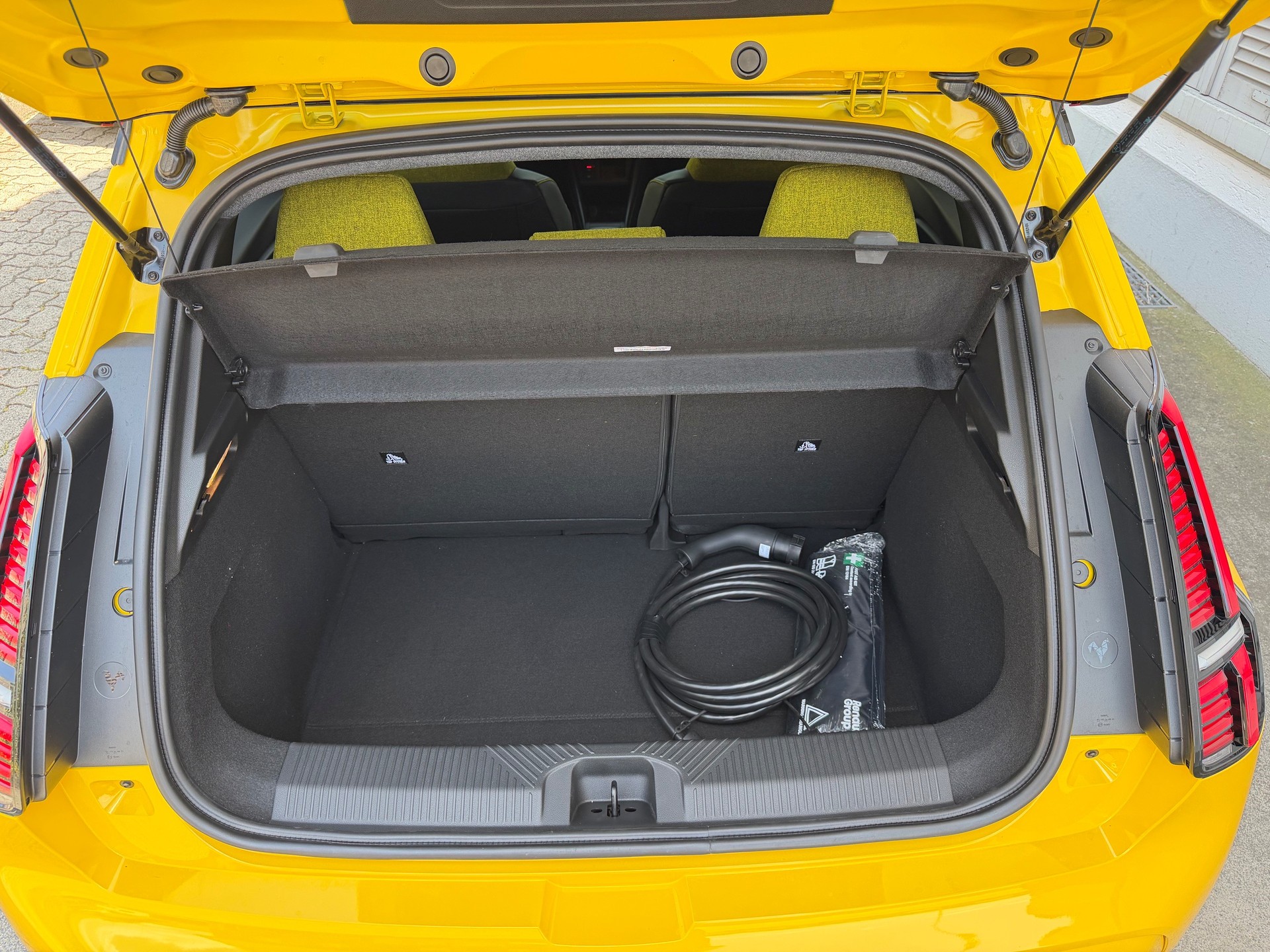 RENAULT R5 E-Tech Comfort Range 52 kWh Iconic Five-image-12