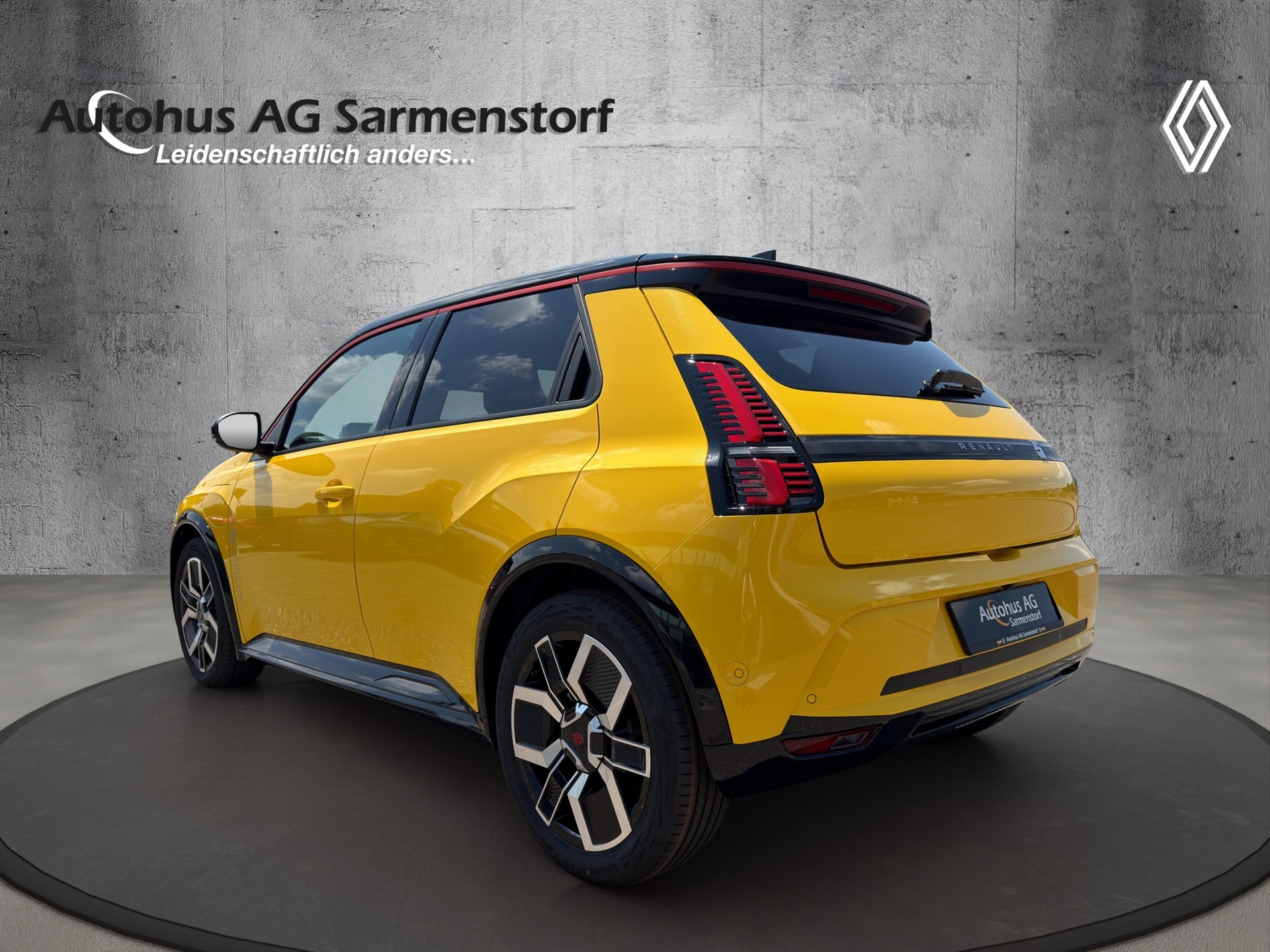 RENAULT R5 E-Tech Comfort Range 52 kWh Iconic Five-image-3