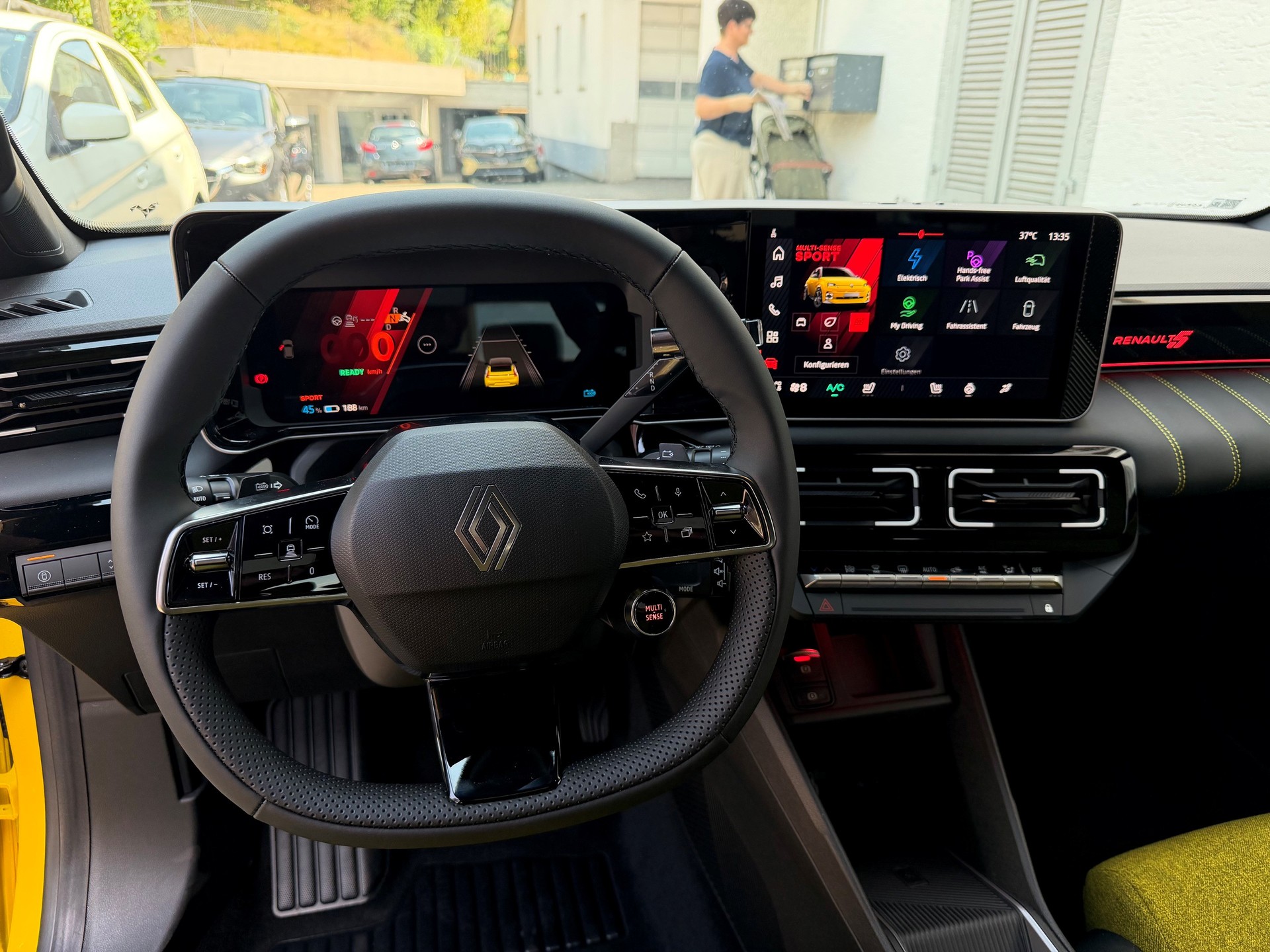 RENAULT R5 E-Tech Comfort Range 52 kWh Iconic Five-image-8