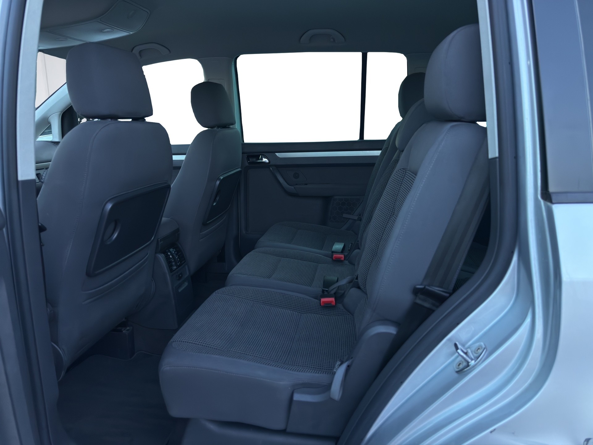 VW Touran 2.0 TDI Trendline-image-11