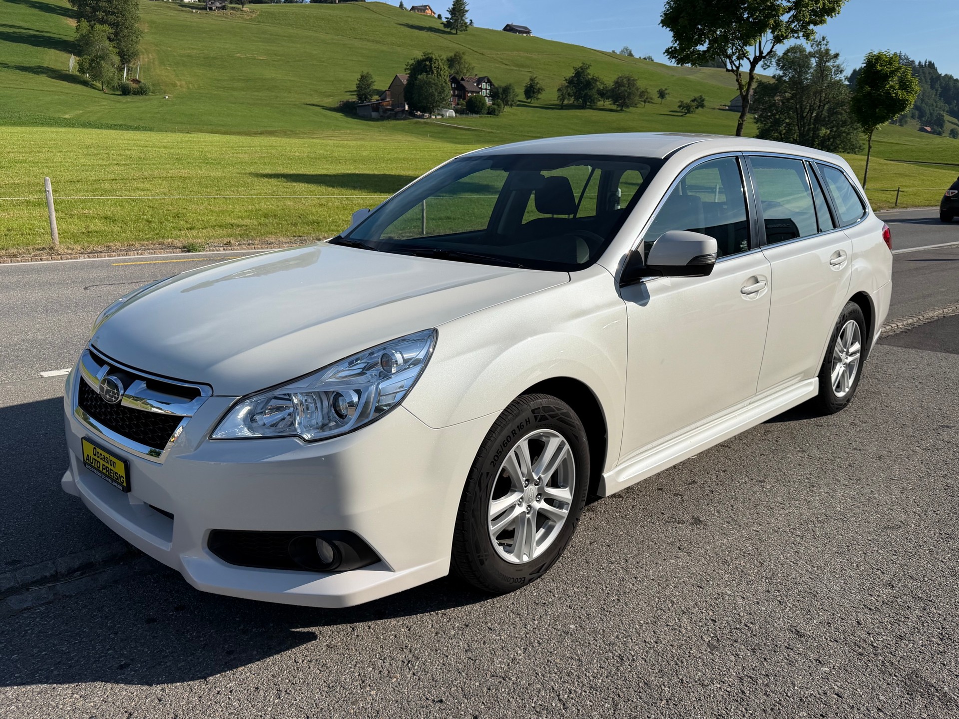 SUBARU Legacy 2.0i Swiss AWD Lineartronic-image-1