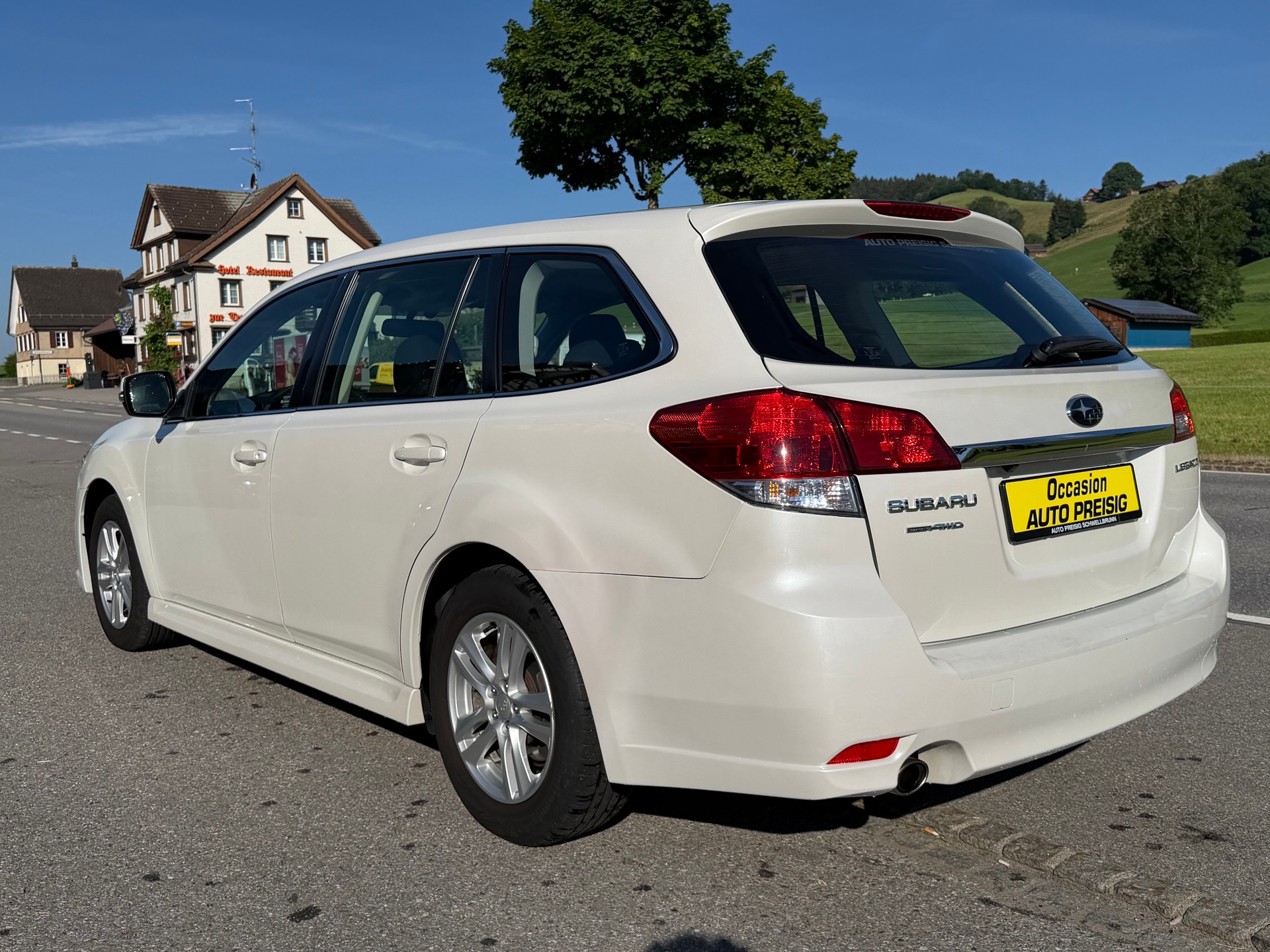 SUBARU Legacy 2.0i Swiss AWD Lineartronic-image-6