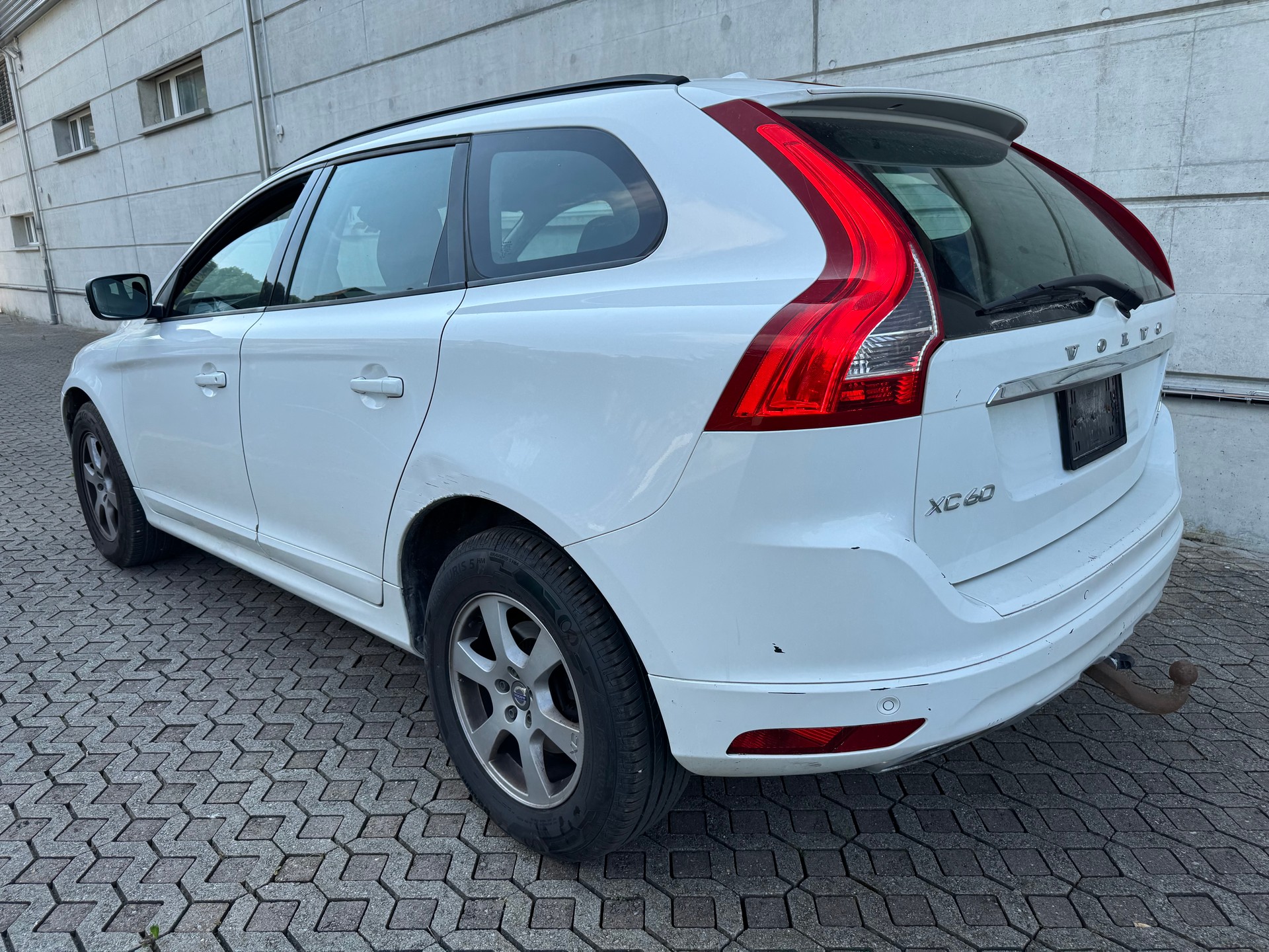 VOLVO XC60 D4 AWD Momentum Geartronic-image-3