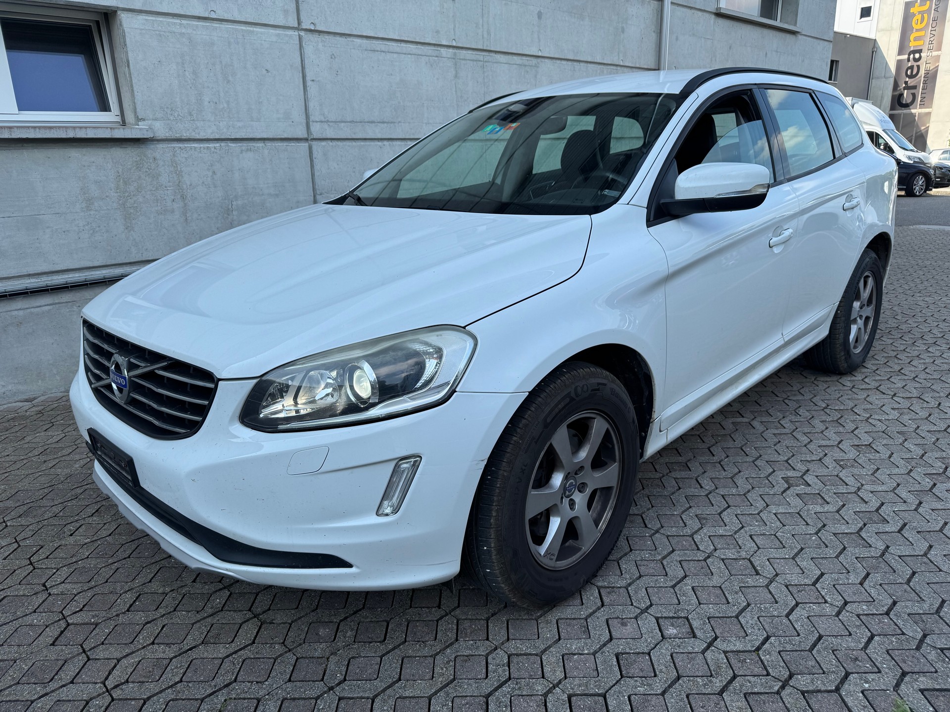 VOLVO XC60 D4 AWD Momentum Geartronic-image-1