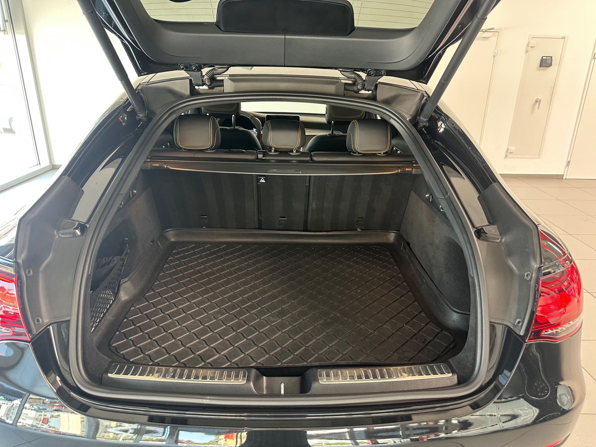MERCEDES-BENZ GLC 63 AMG GLC Coupé 63 S AMG 4Matic 9G-Tronic-image-24
