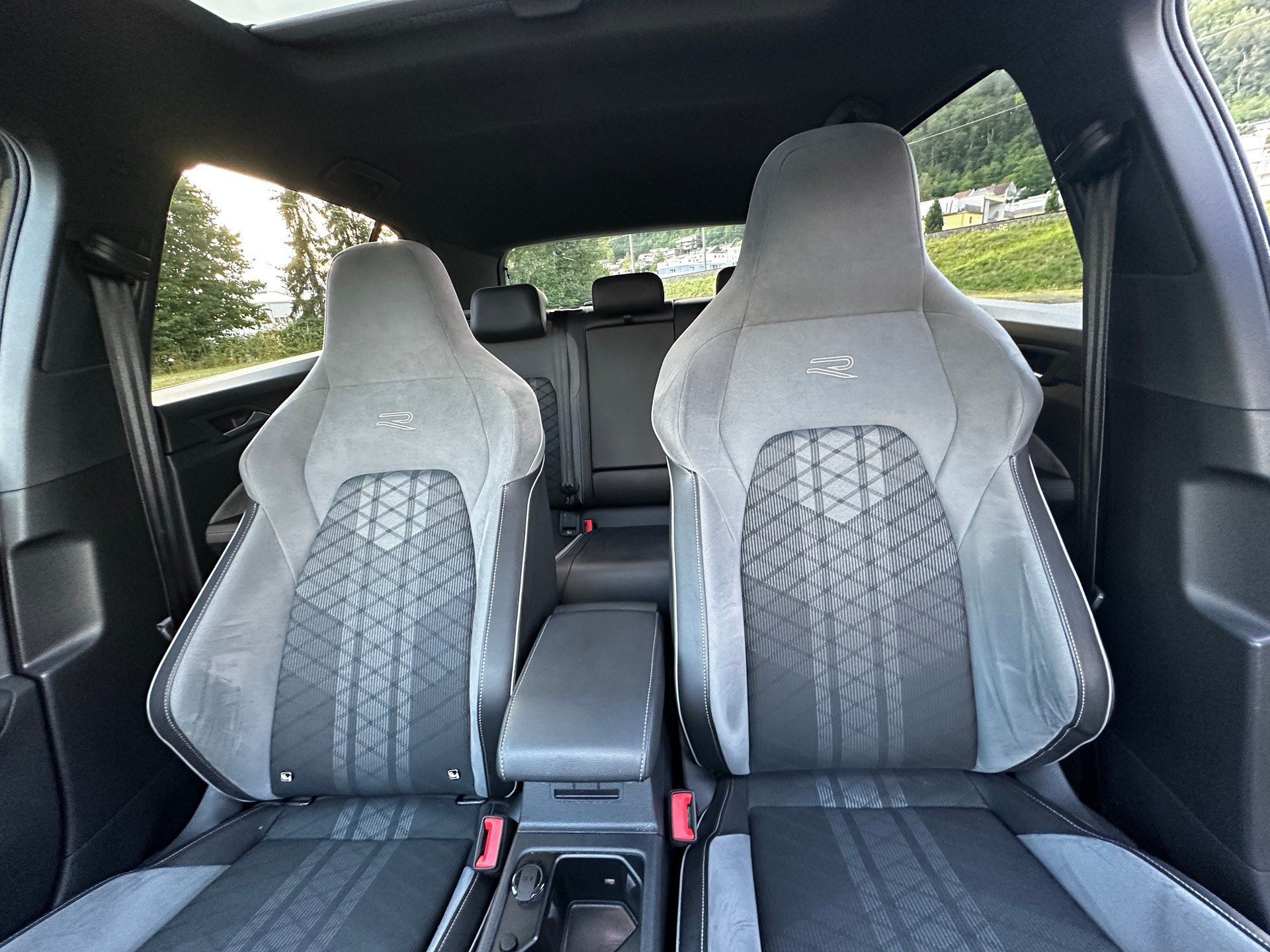 VW 2.0 TDI R-Line DSG-image-5