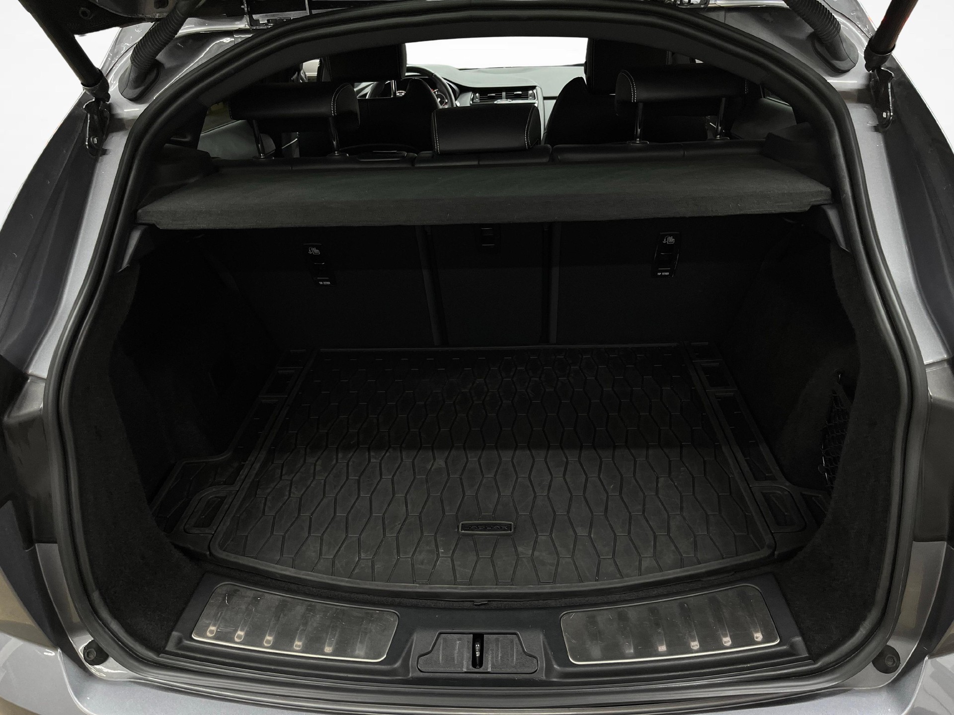 JAGUAR E-Pace 2.0 I4 250 R-Dynamic S AWD-image-11