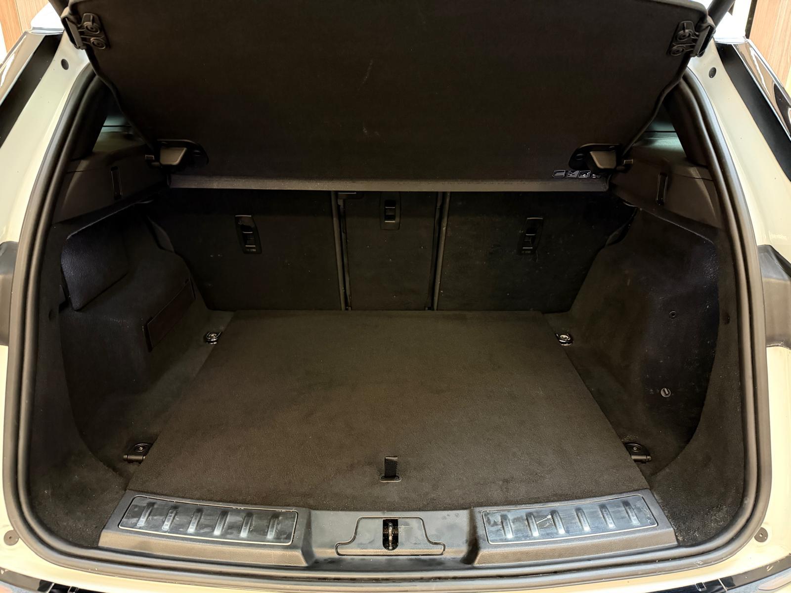 LAND ROVER Range Rover Evoque 2.0 D 200 R-Dynamic HSE-image-18