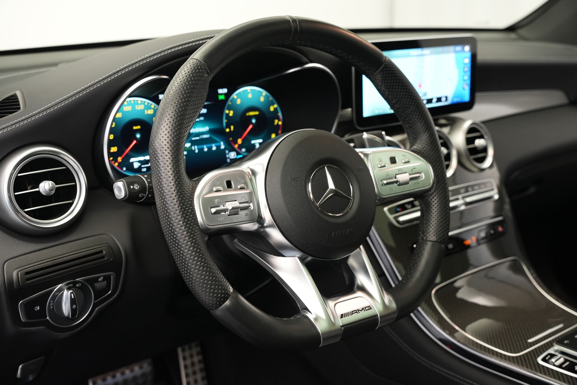 MERCEDES-BENZ GLC 43 AMG 4Matic 9G-Tronic *CH-FZ* *Pano* *Burmester* *HuD* *AHK*-image-19