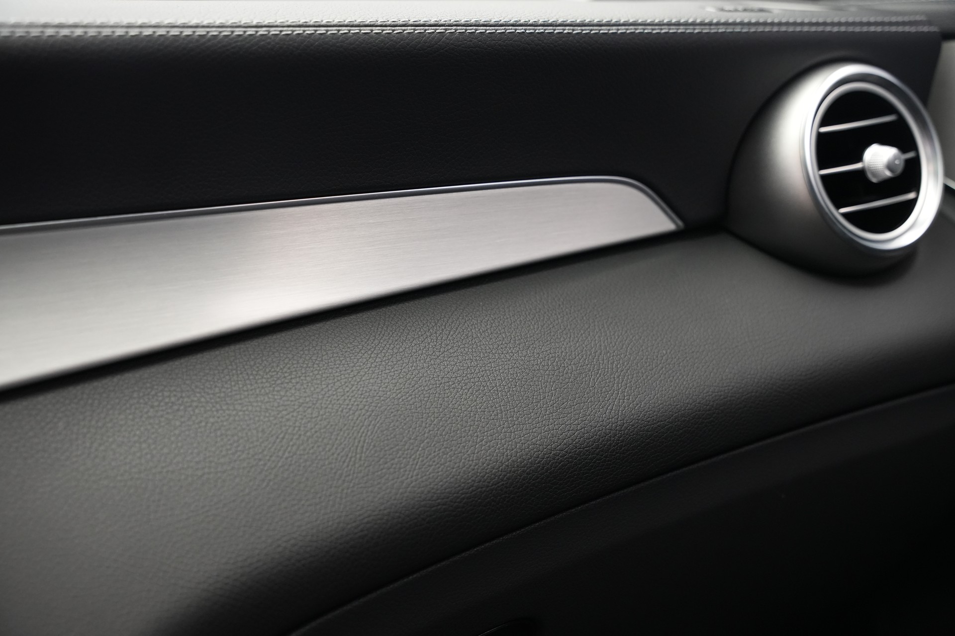 MERCEDES-BENZ GLC 43 AMG 4Matic 9G-Tronic *CH-FZ* *Pano* *Burmester* *HuD* *AHK*-image-25