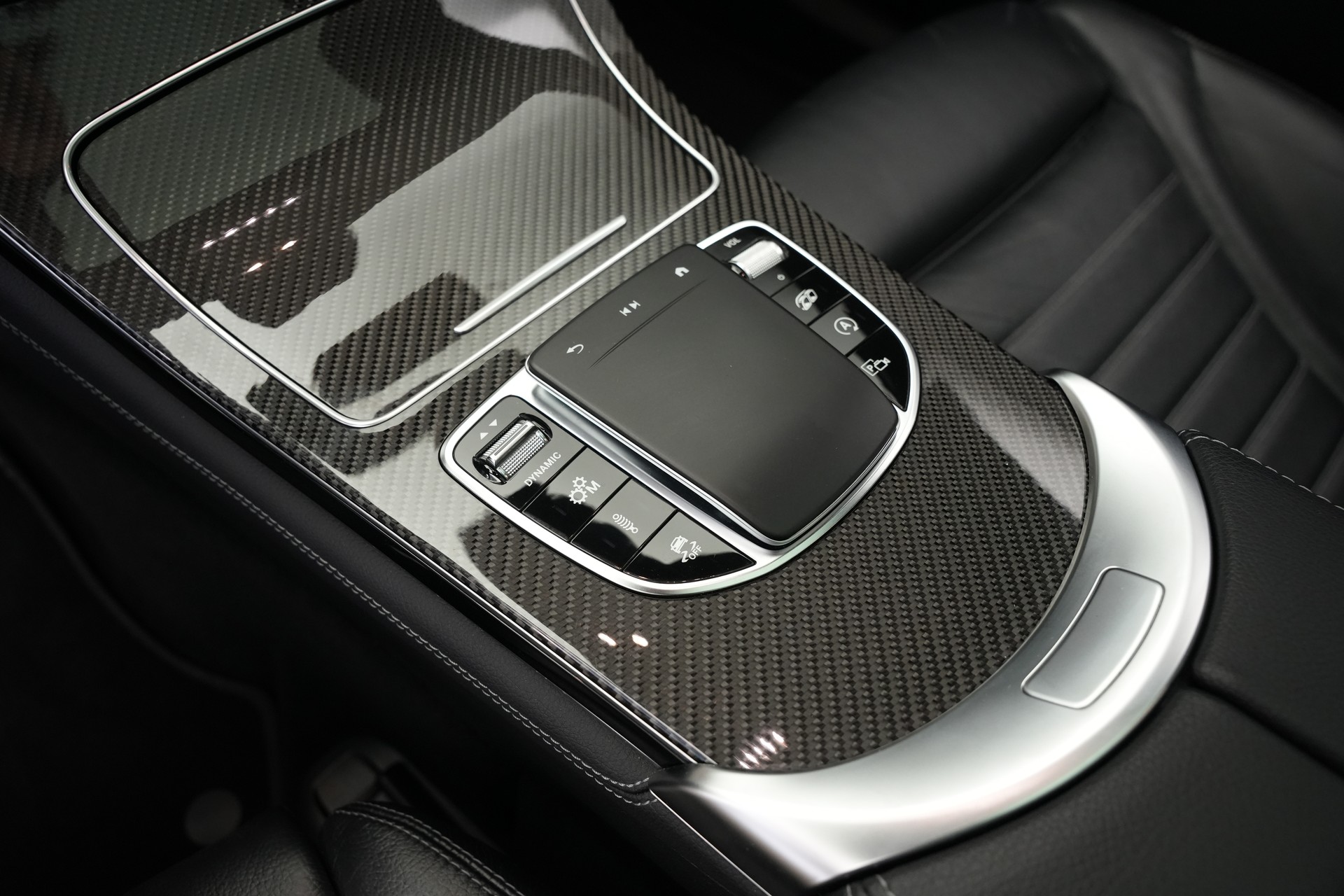 MERCEDES-BENZ GLC 43 AMG 4Matic 9G-Tronic *CH-FZ* *Pano* *Burmester* *HuD* *AHK*-image-28
