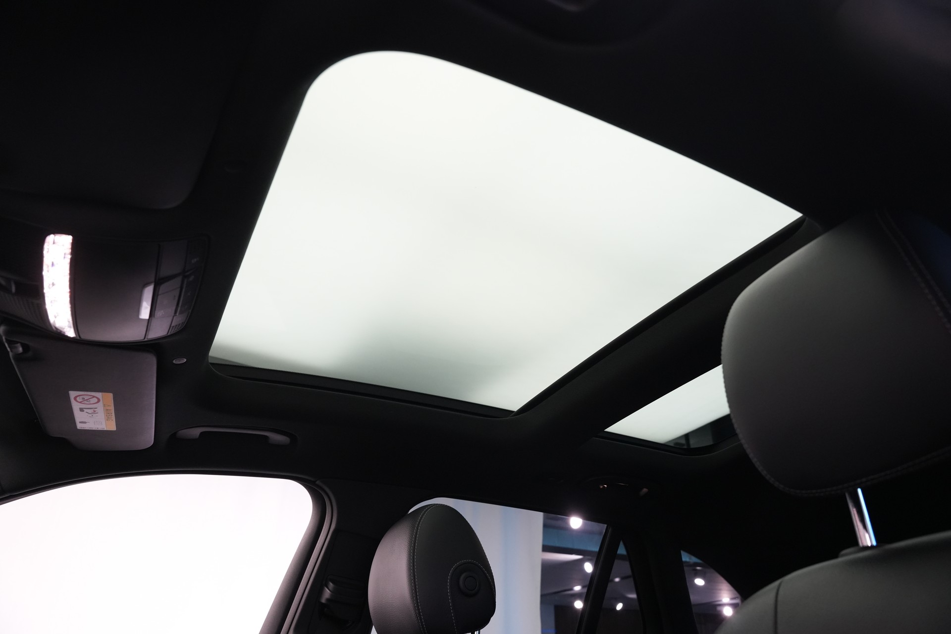 MERCEDES-BENZ GLC 43 AMG 4Matic 9G-Tronic *CH-FZ* *Pano* *Burmester* *HuD* *AHK*-image-23