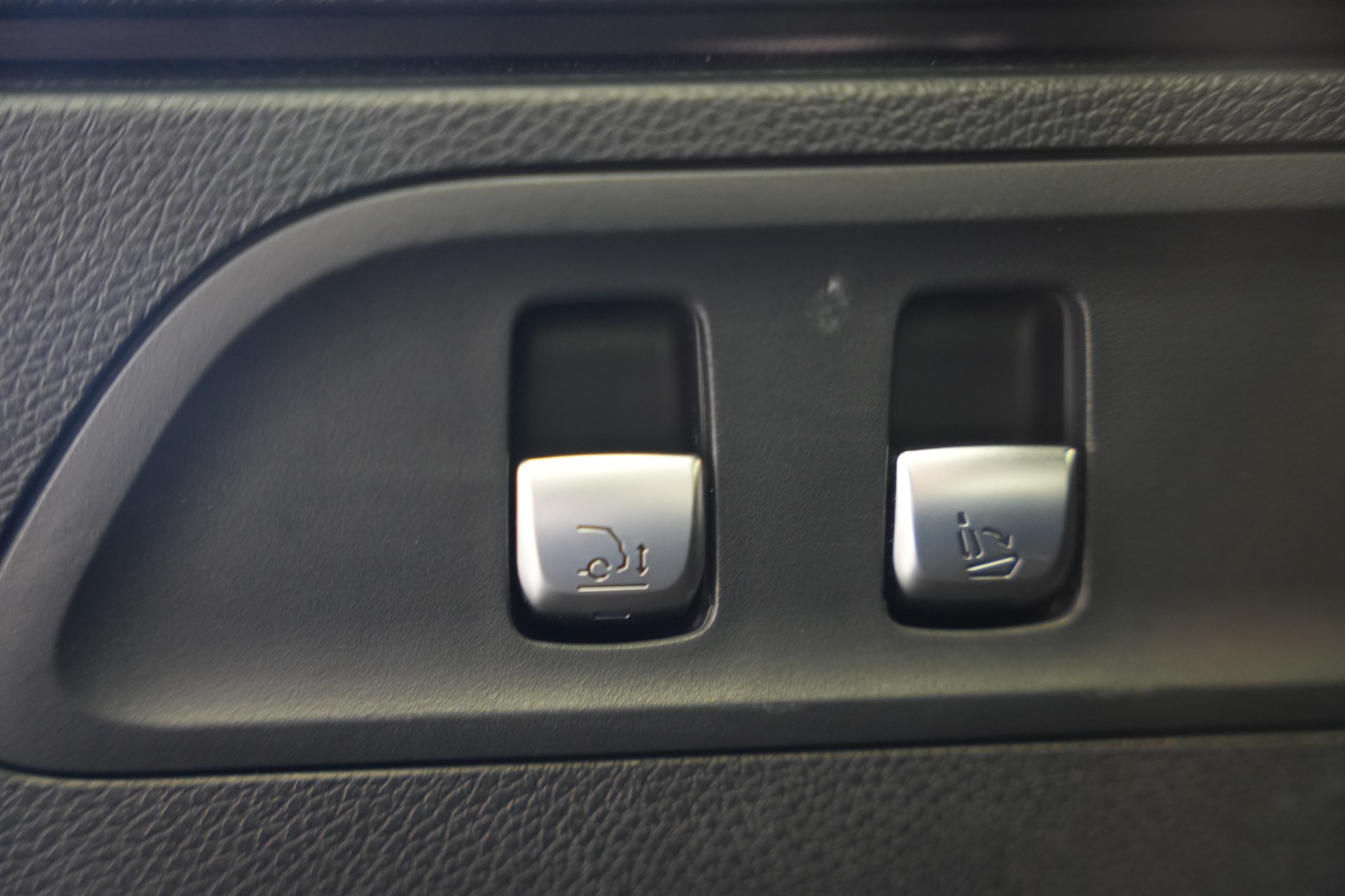 MERCEDES-BENZ GLC 43 AMG 4Matic 9G-Tronic *CH-FZ* *Pano* *Burmester* *HuD* *AHK*-image-38