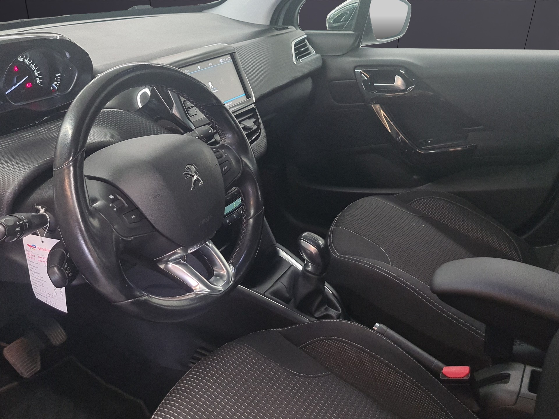 PEUGEOT 208 1.2 Allure-image-5