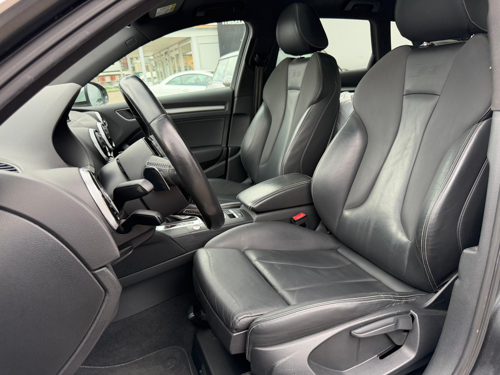 AUDI S3 Sportback 2.0 TFSI quattro S-tronic-image-5