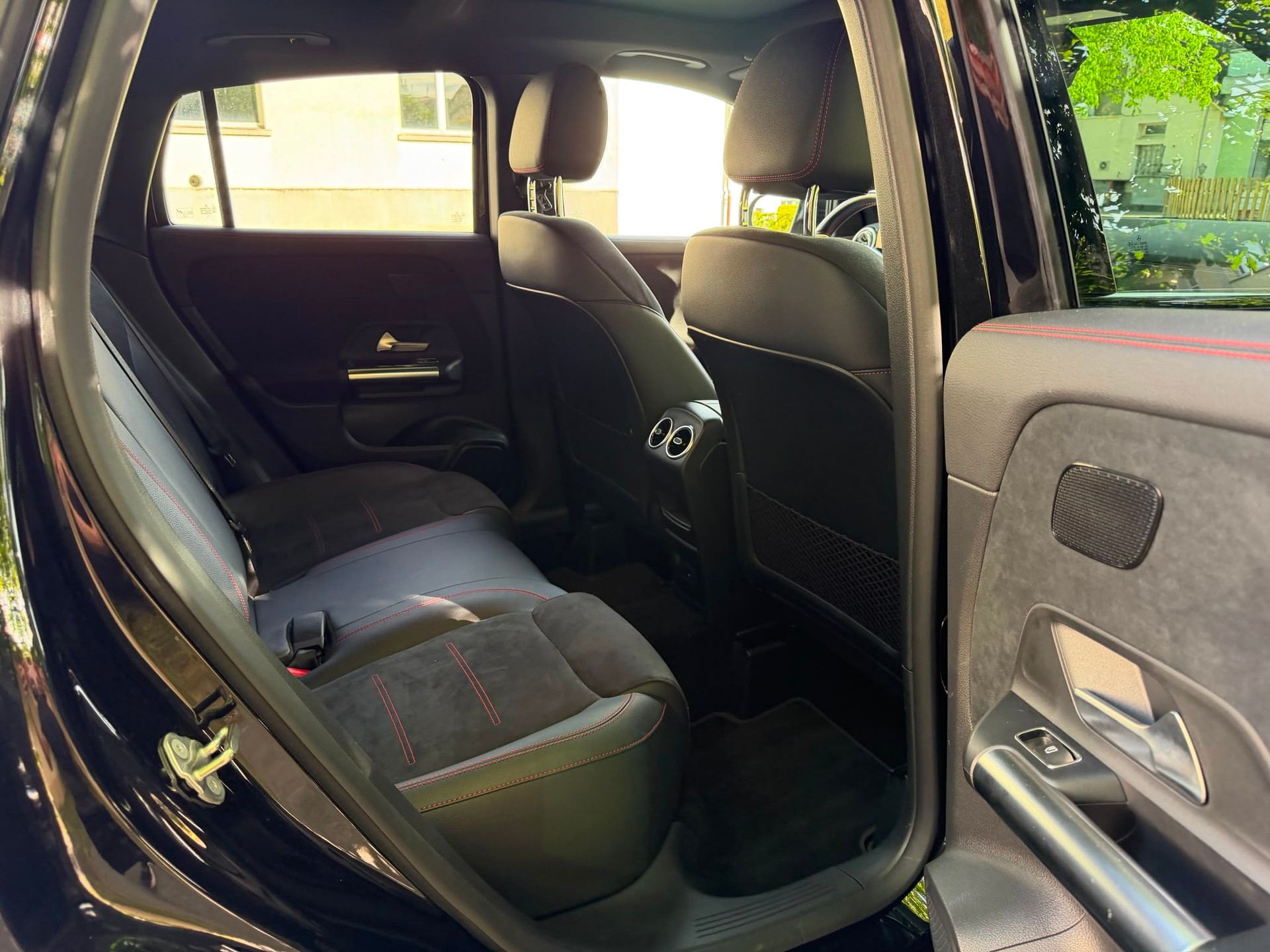 MERCEDES-BENZ GLA 250 4Matic AMG Line 8G-DCT-image-5