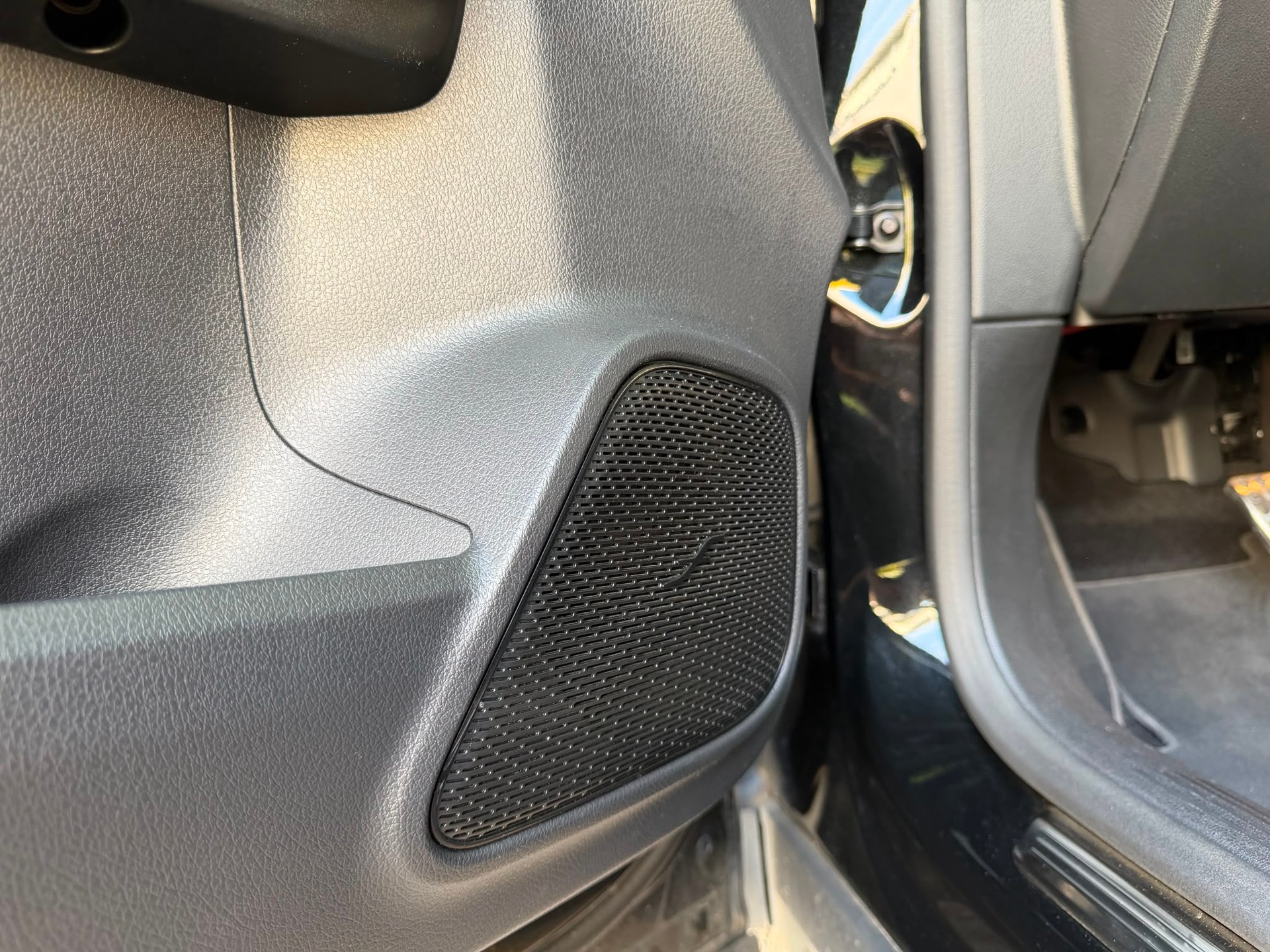MERCEDES-BENZ GLA 250 4Matic AMG Line 8G-DCT-image-16