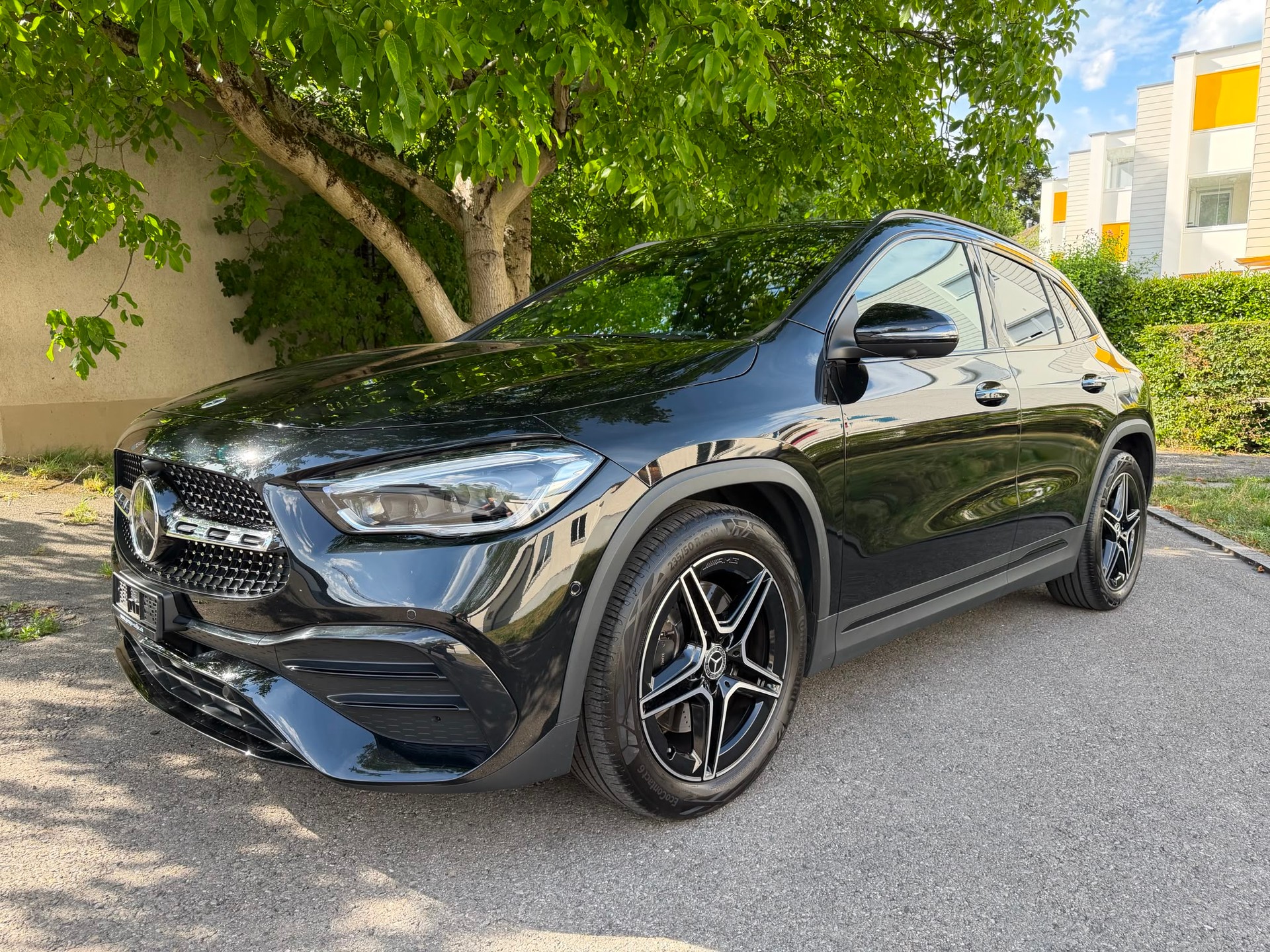 MERCEDES-BENZ GLA 250 4Matic AMG Line 8G-DCT-image-0