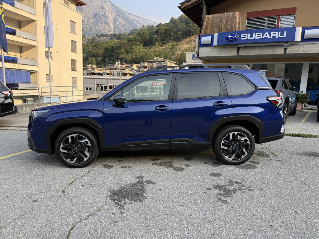 SUBARU Forester Station 2.0i e-Boxer Swiss Plus-image-2