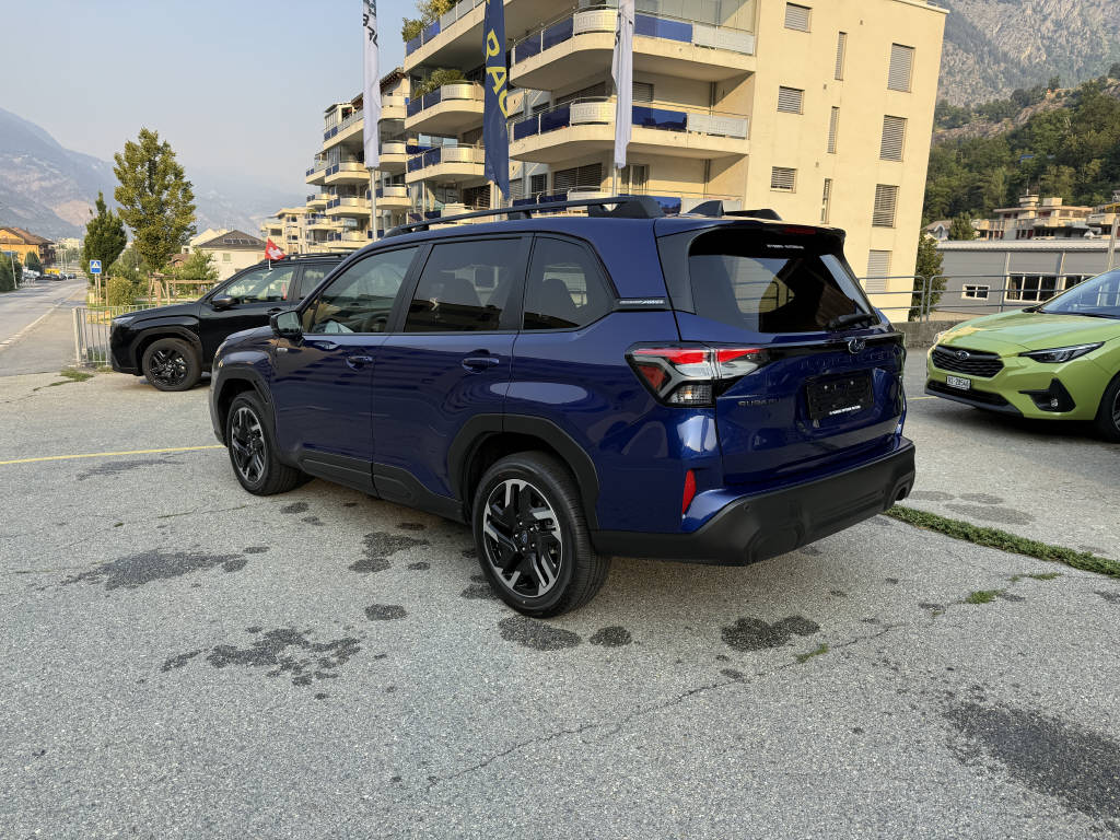 SUBARU Forester Station 2.0i e-Boxer Swiss Plus-image-3