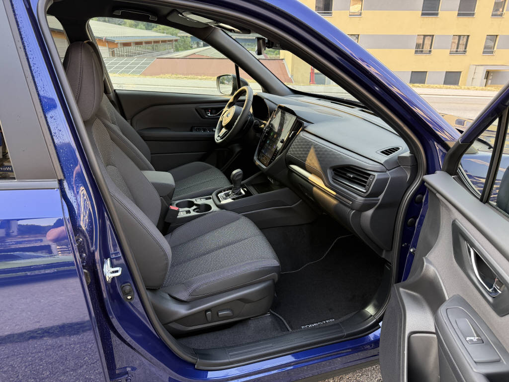 SUBARU Forester Station 2.0i e-Boxer Swiss Plus-image-10