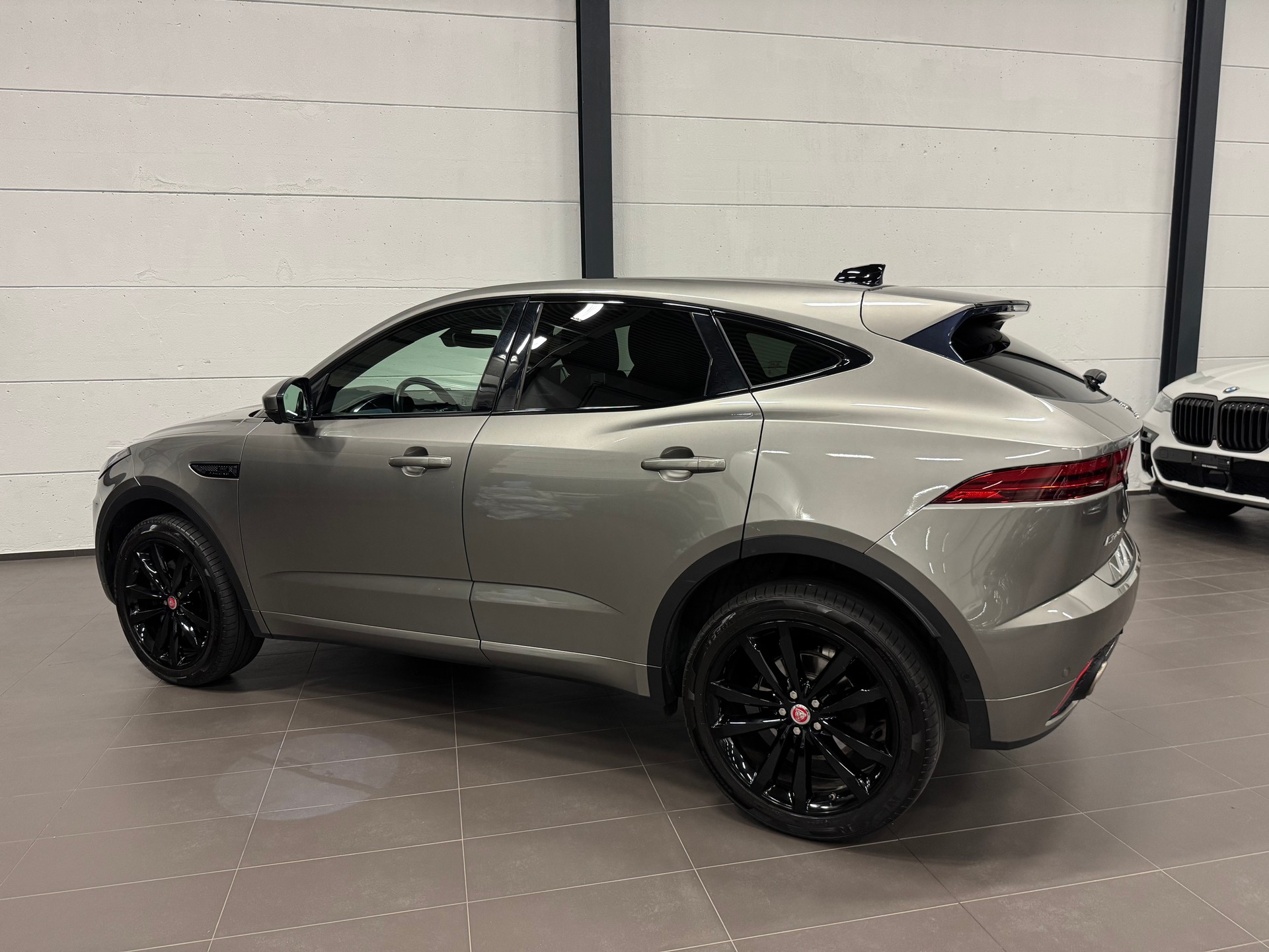JAGUAR E-Pace P200 R-Dynamic SE AWD Automatik-image-11