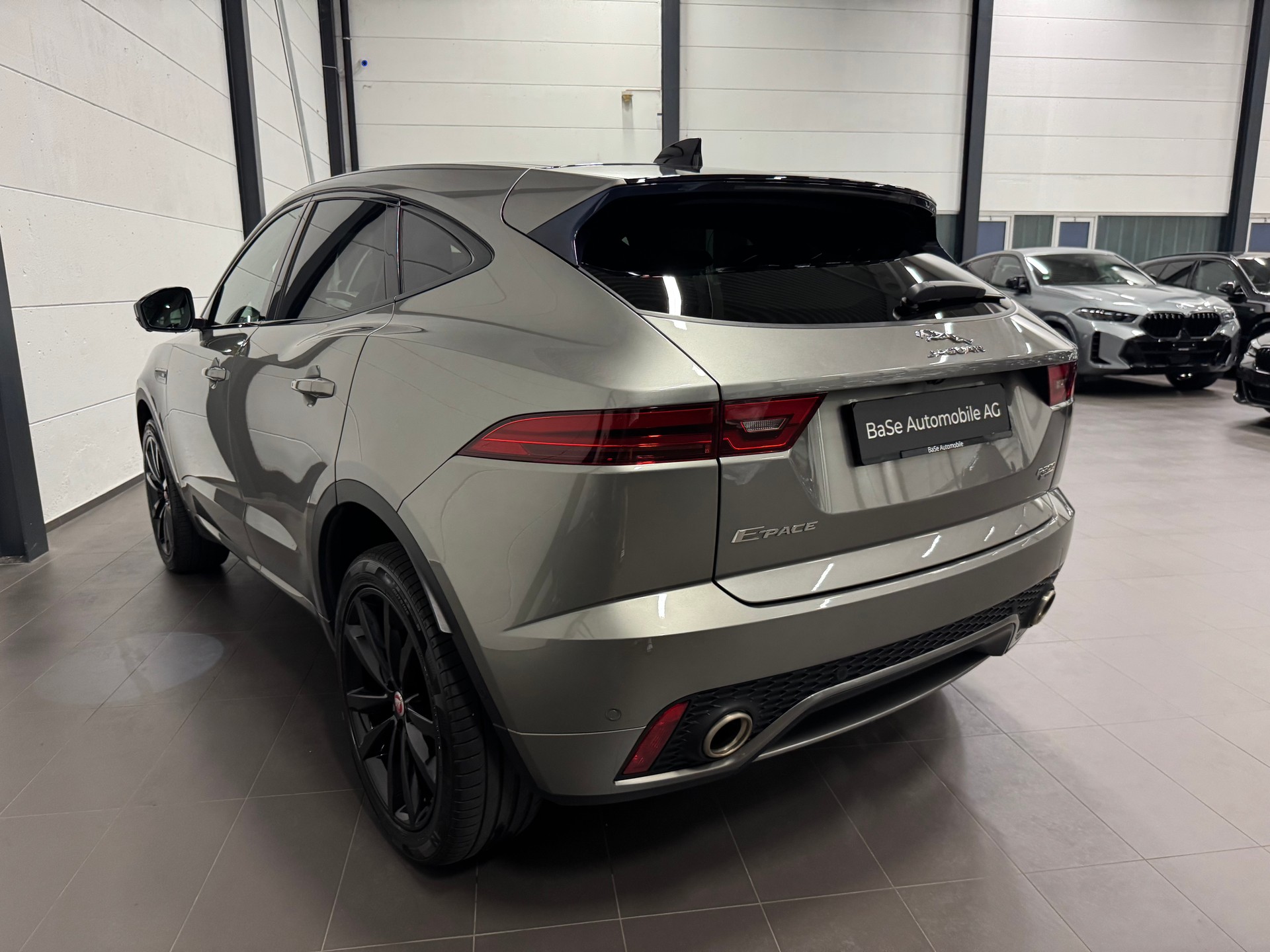 JAGUAR E-Pace P200 R-Dynamic SE AWD Automatik-image-14