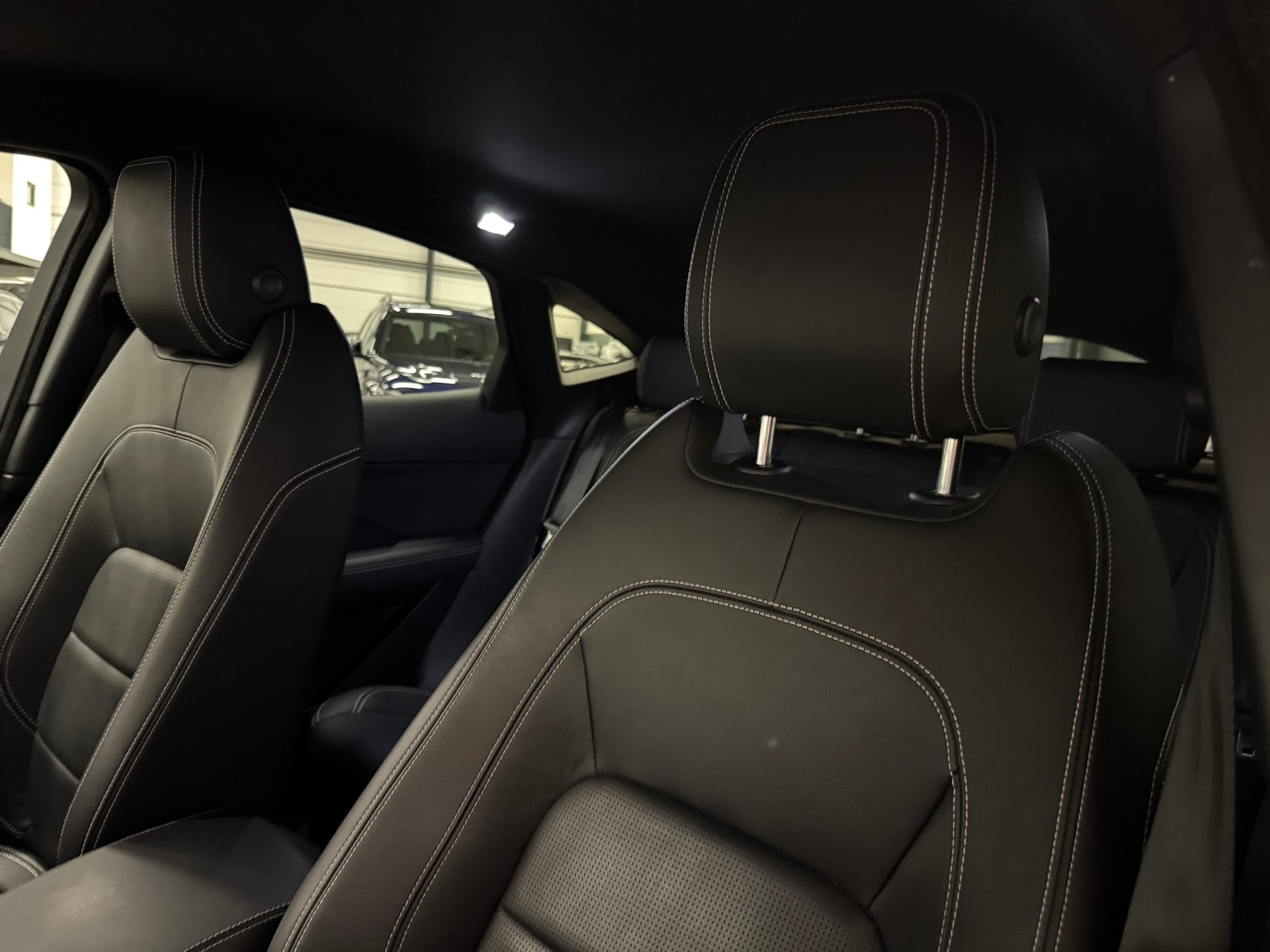 JAGUAR E-Pace P200 R-Dynamic SE AWD Automatik-image-18