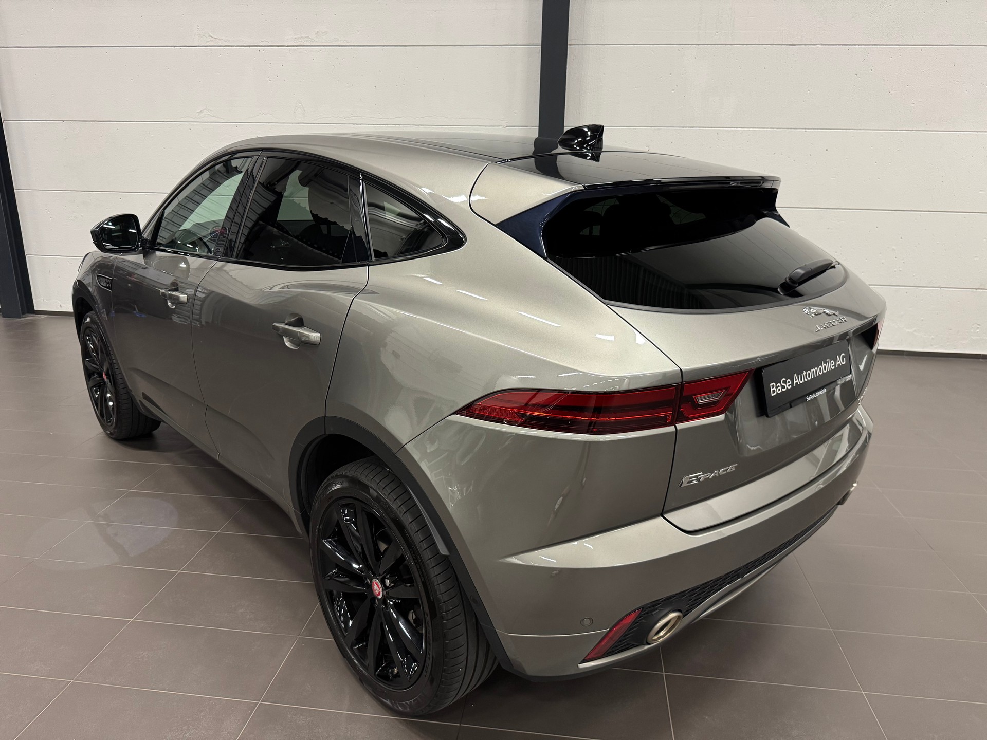 JAGUAR E-Pace P200 R-Dynamic SE AWD Automatik-image-13