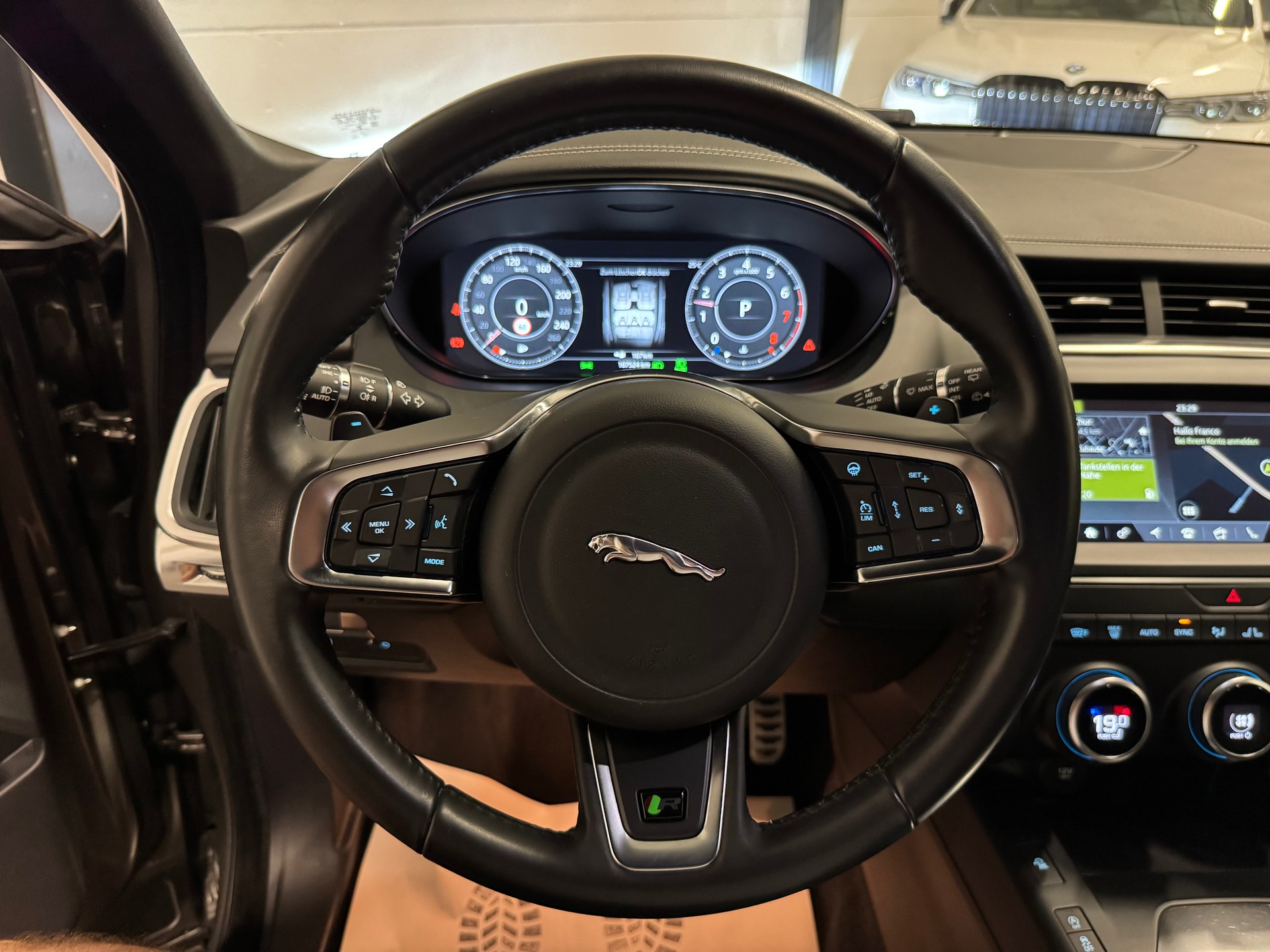 JAGUAR E-Pace P200 R-Dynamic SE AWD Automatik-image-25