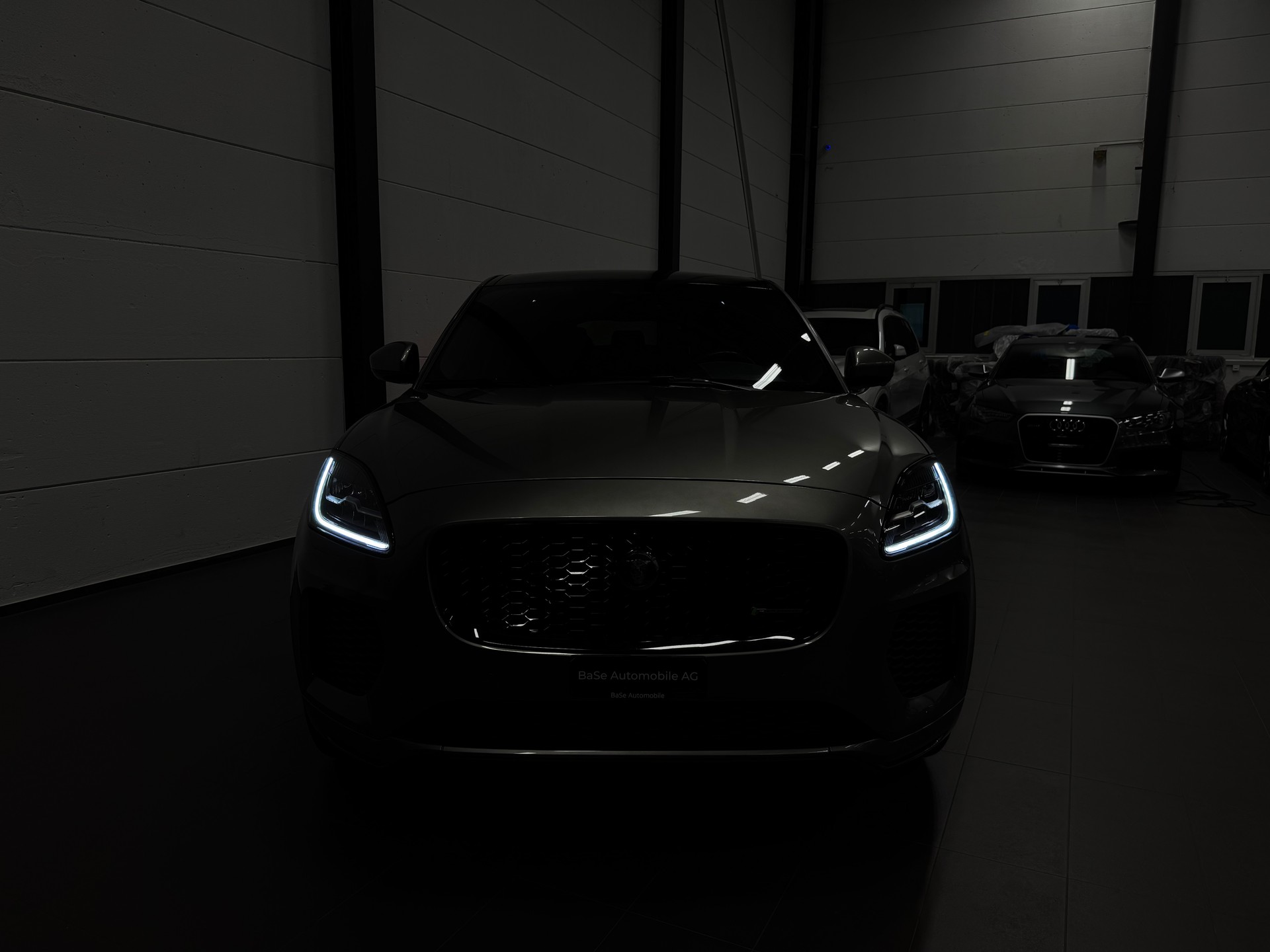 JAGUAR E-Pace P200 R-Dynamic SE AWD Automatik-image-7