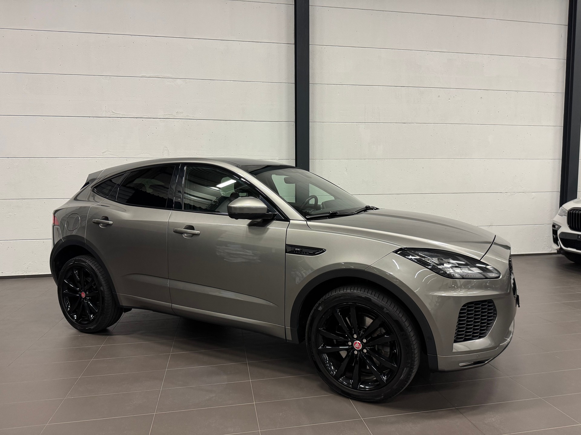 JAGUAR E-Pace P200 R-Dynamic SE AWD Automatik-image-1