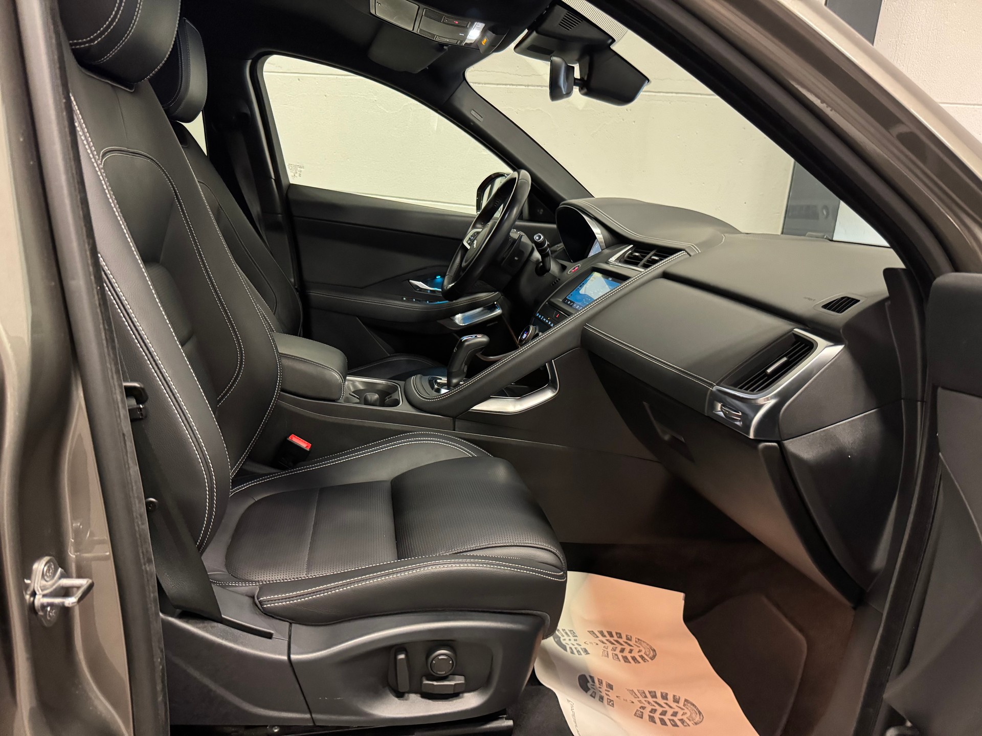 JAGUAR E-Pace P200 R-Dynamic SE AWD Automatik-image-20