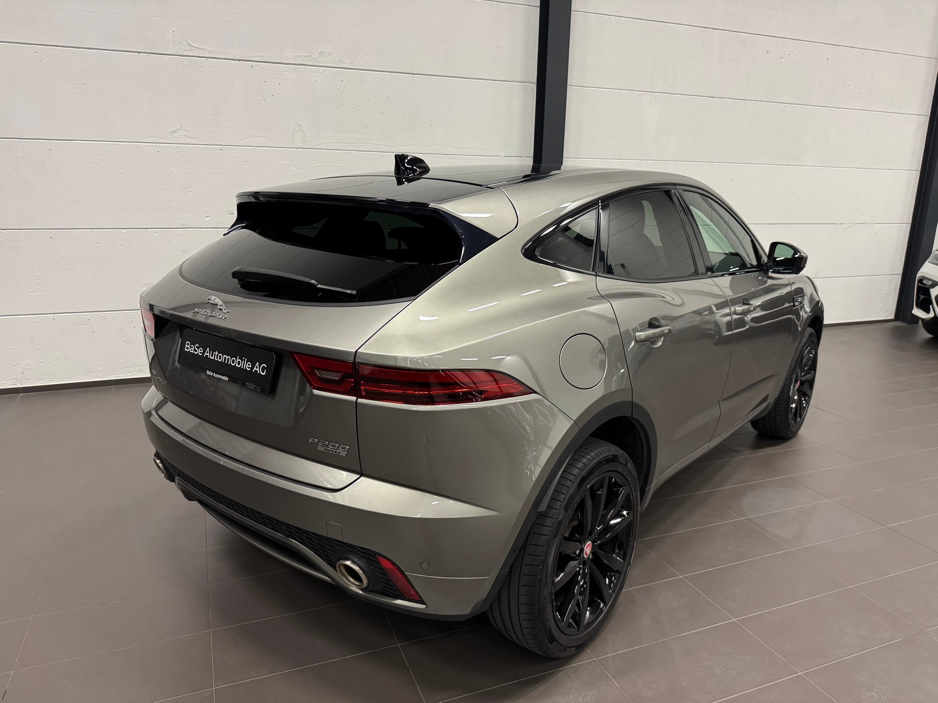 JAGUAR E-Pace P200 R-Dynamic SE AWD Automatik-image-12