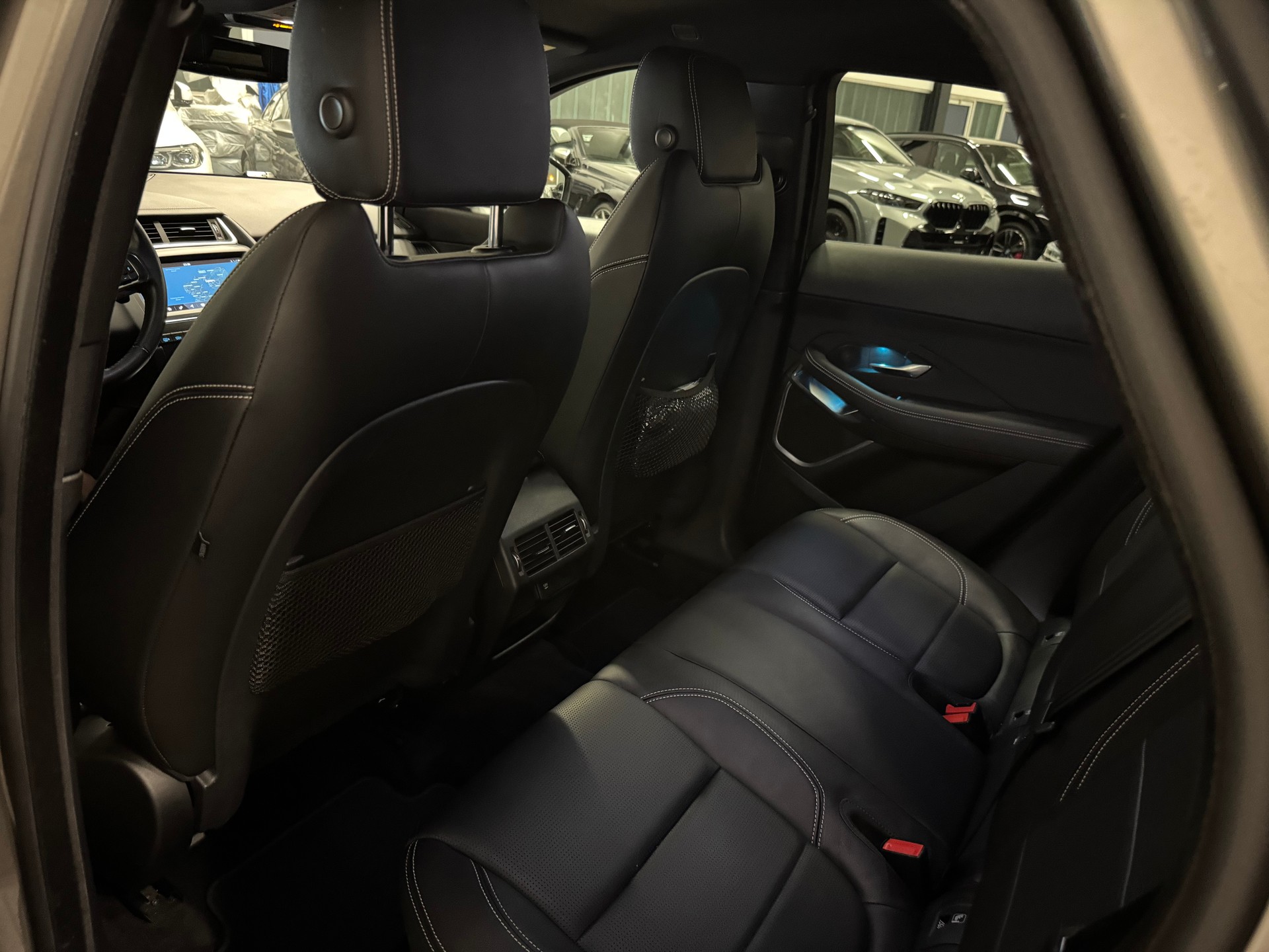 JAGUAR E-Pace P200 R-Dynamic SE AWD Automatik-image-22