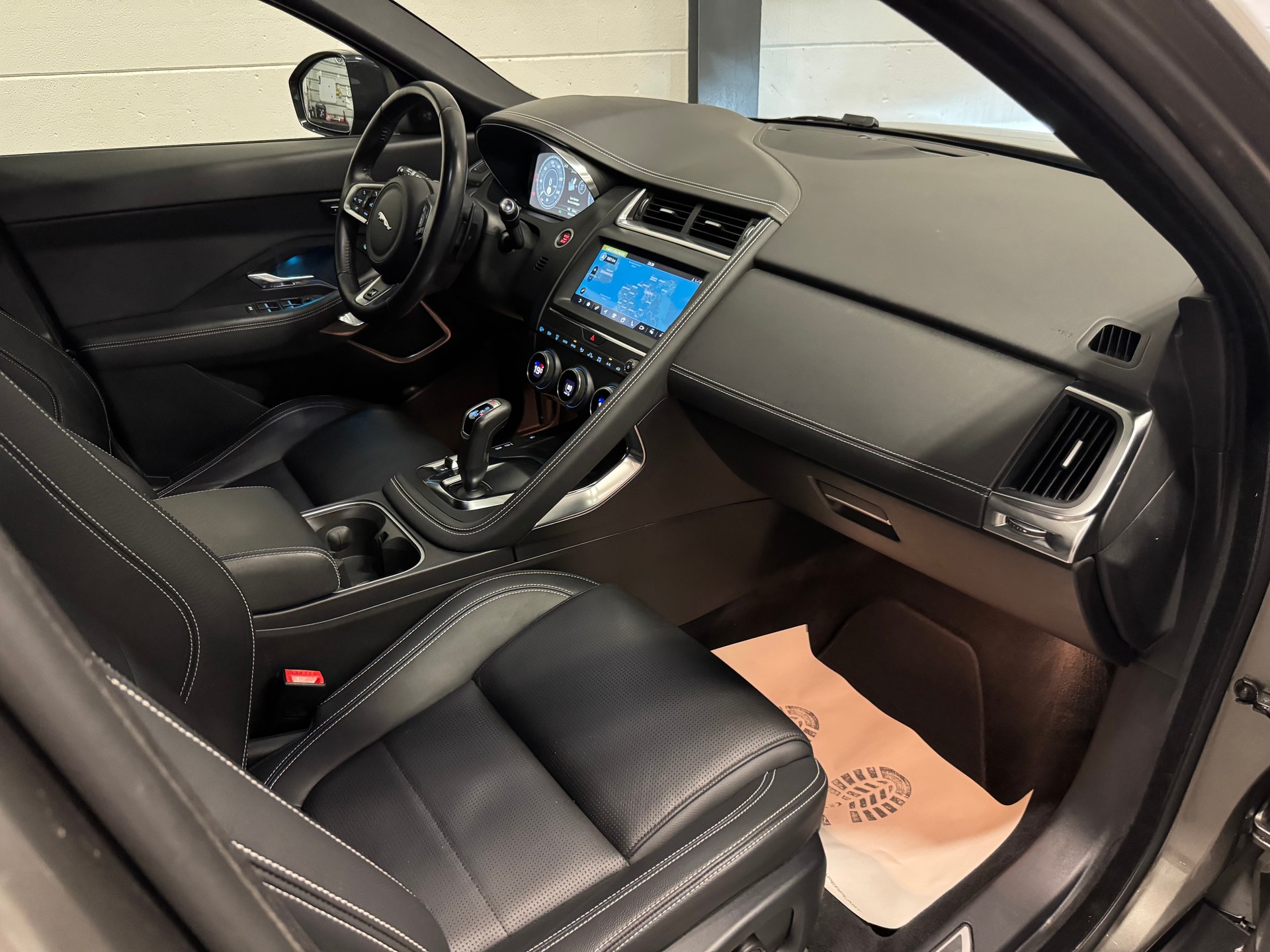 JAGUAR E-Pace P200 R-Dynamic SE AWD Automatik-image-19