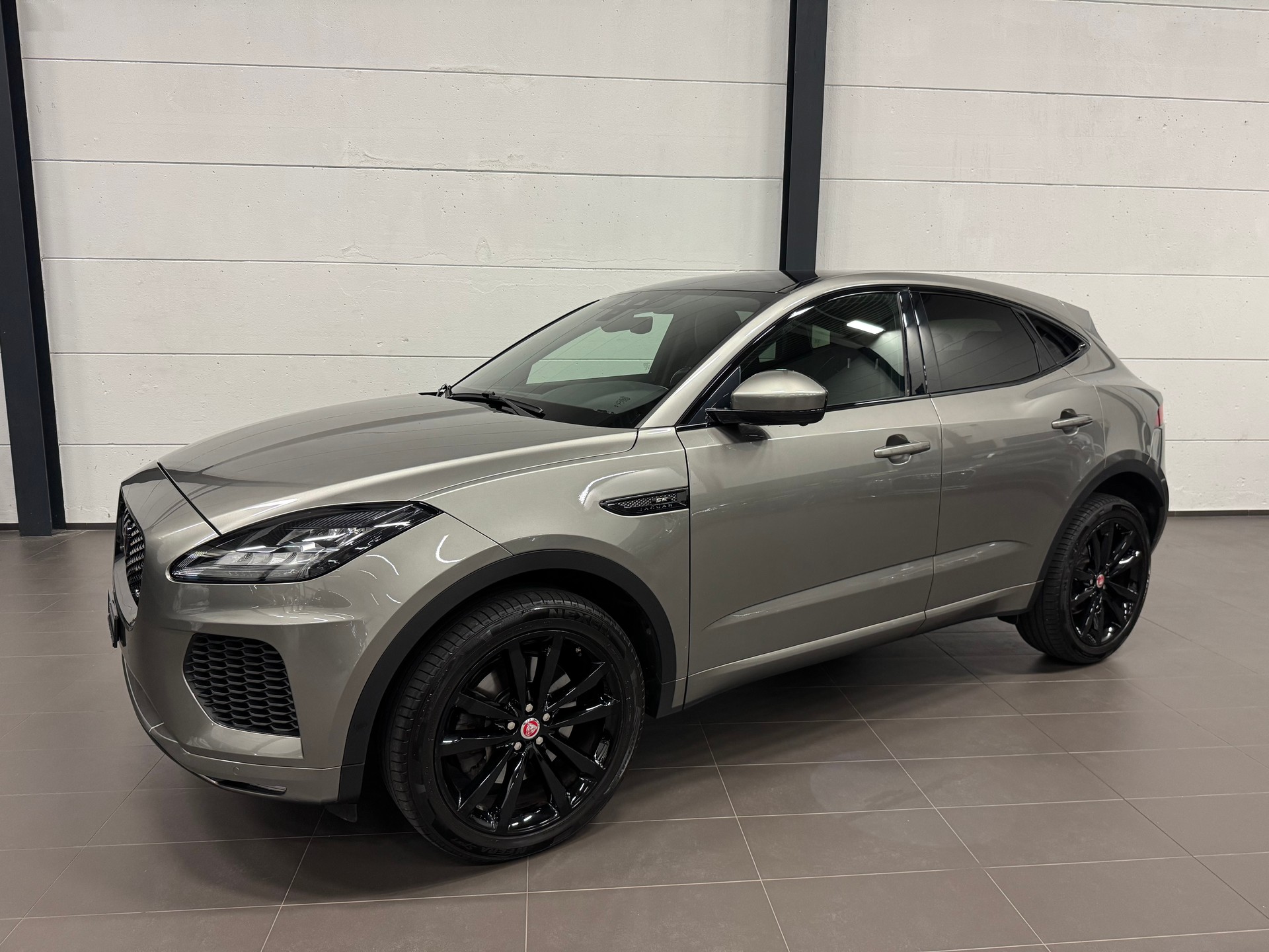 JAGUAR E-Pace P200 R-Dynamic SE AWD Automatik-image-0