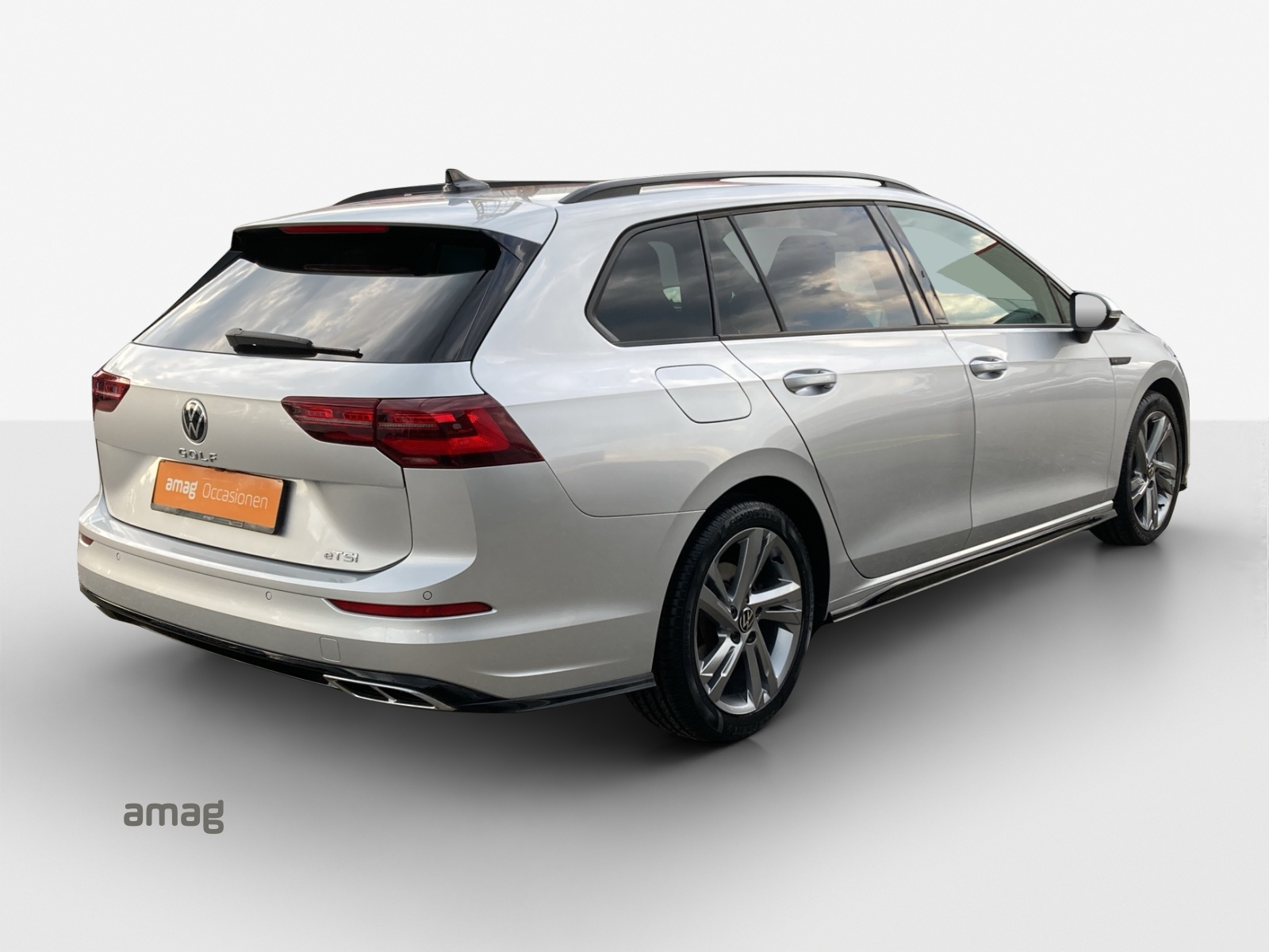 VW Golf Variant 1.5 eTSI mHEV R-Line-image-4
